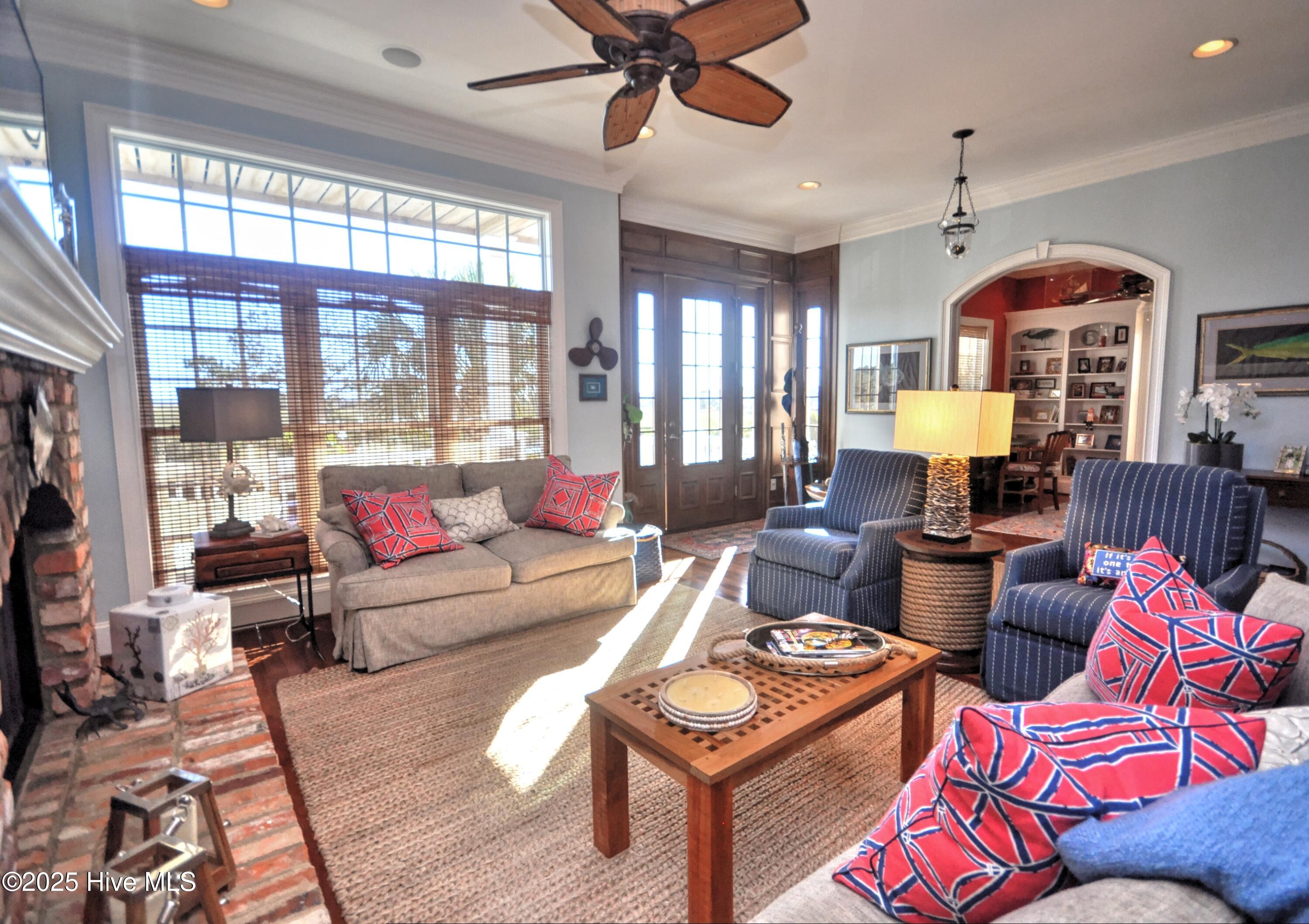 100537753 | Photo 11