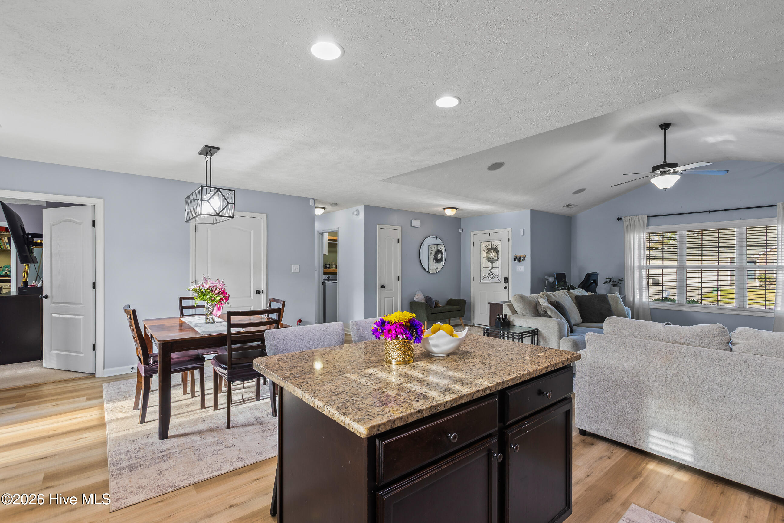 100563260 | Photo 17