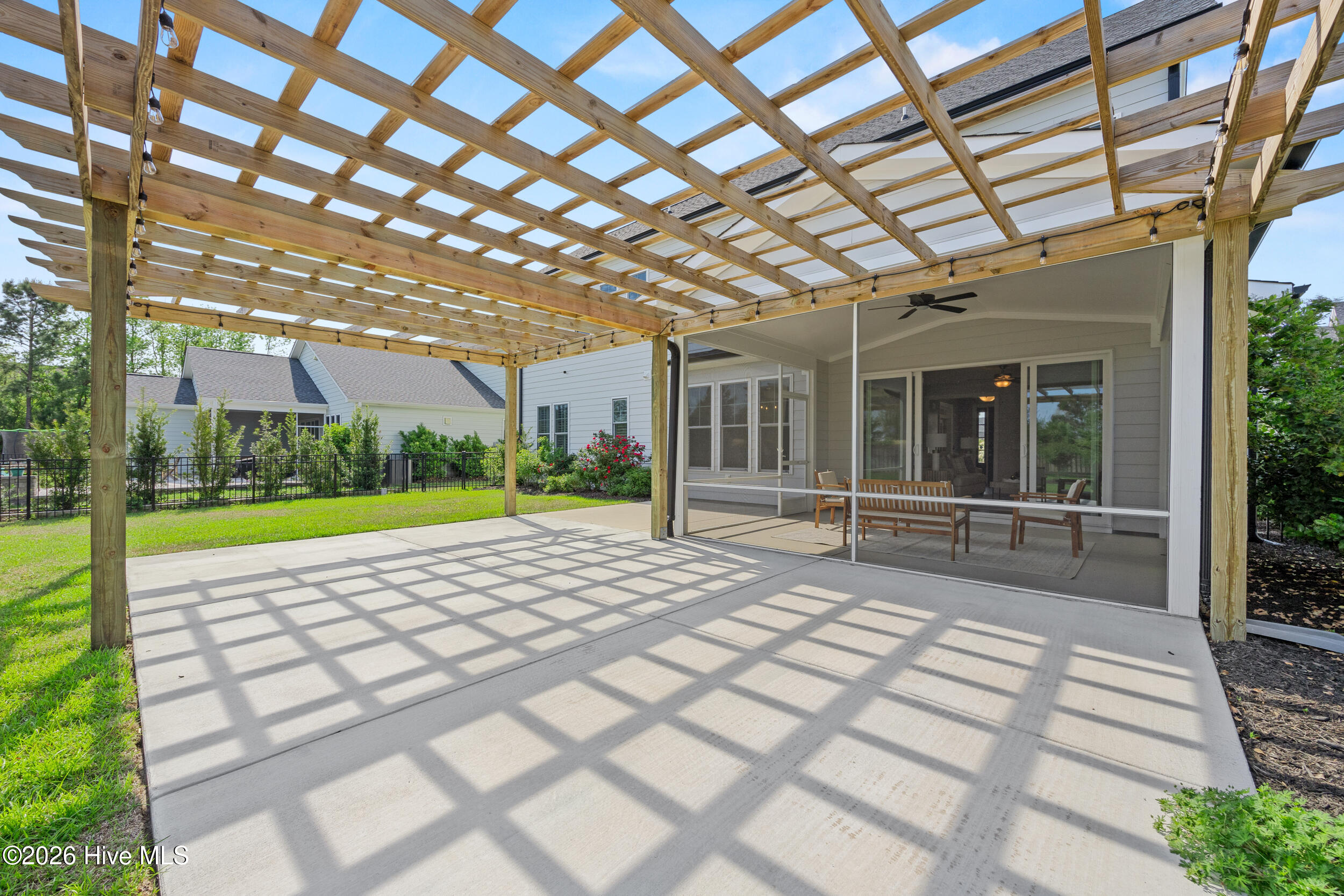 100567603 | Photo 47