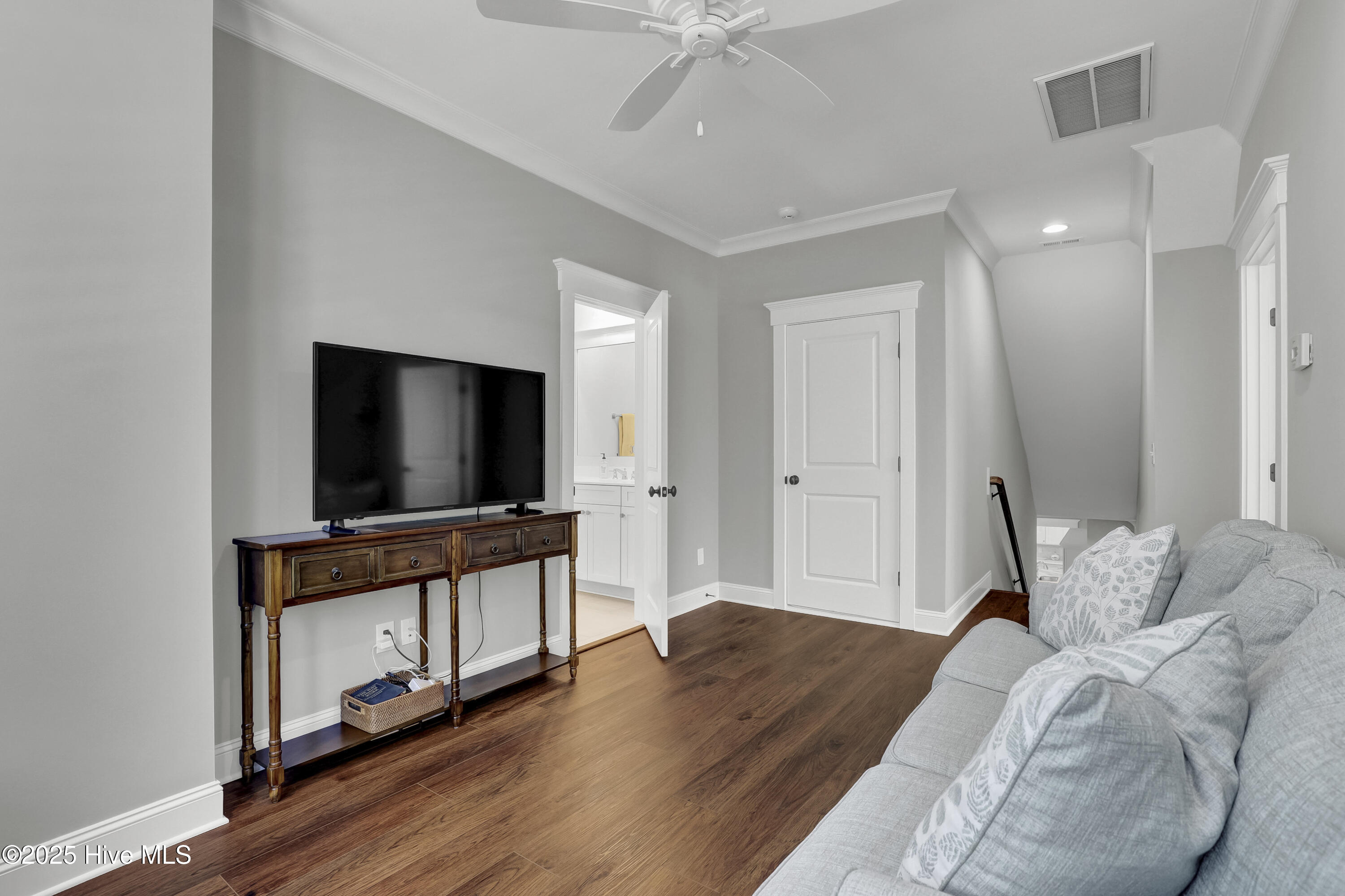 100523529 | Photo 28