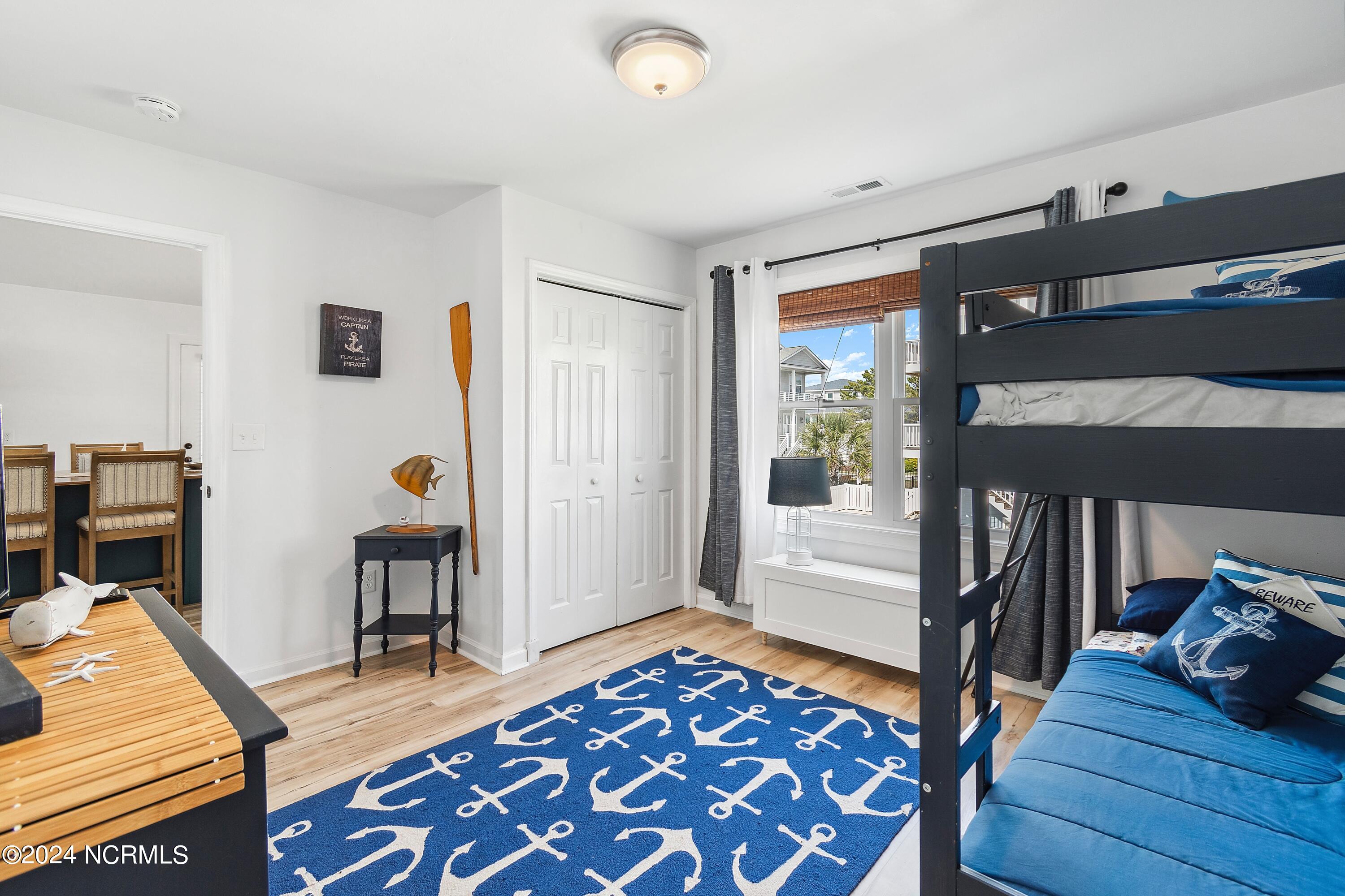 100558410 | Photo 55