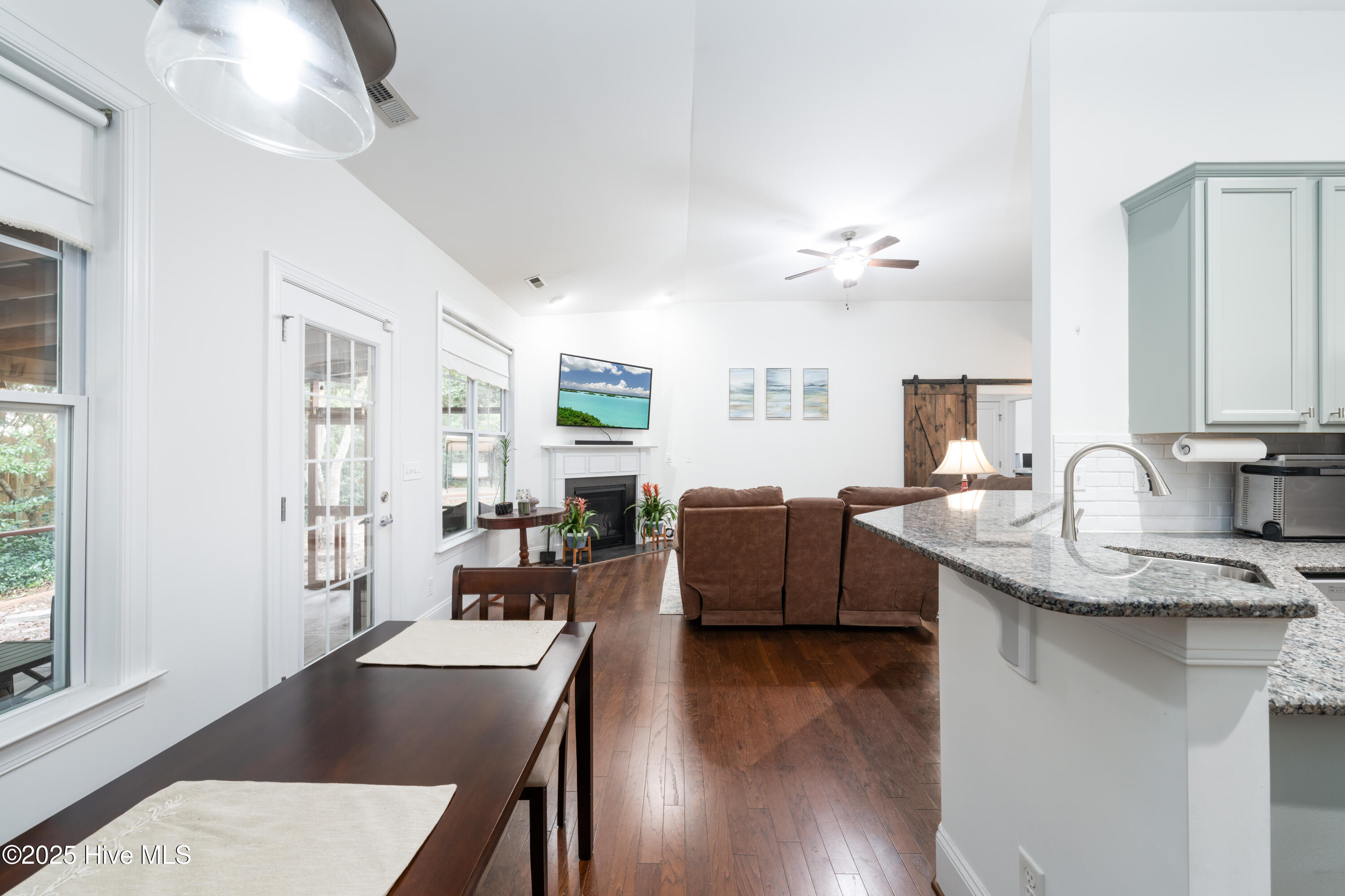 100532566 | Photo 28