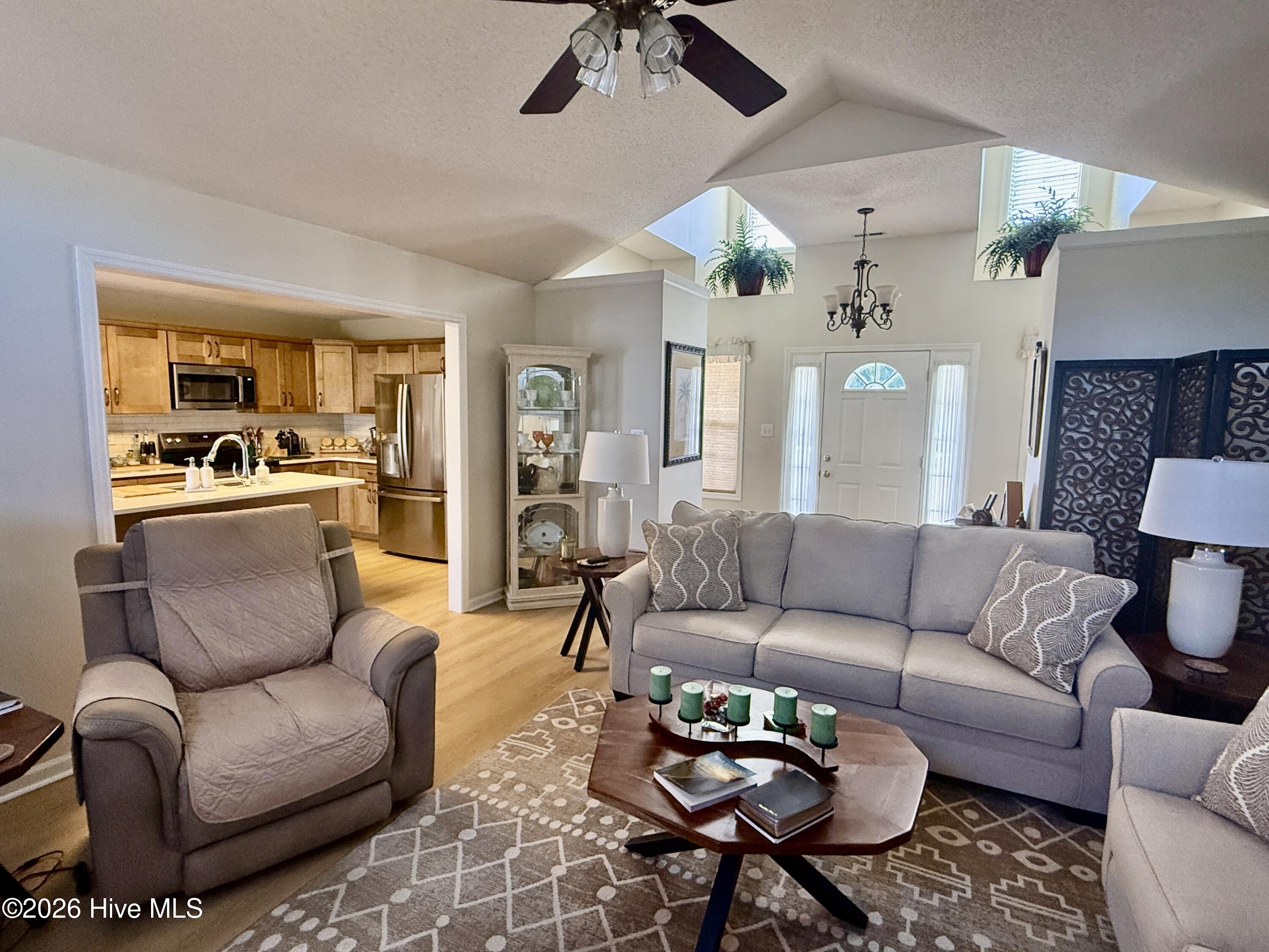 100561719 | Photo 10