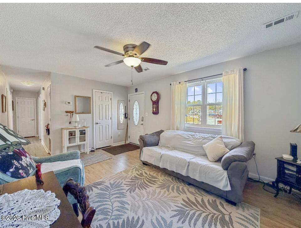 100549089 | Photo 20