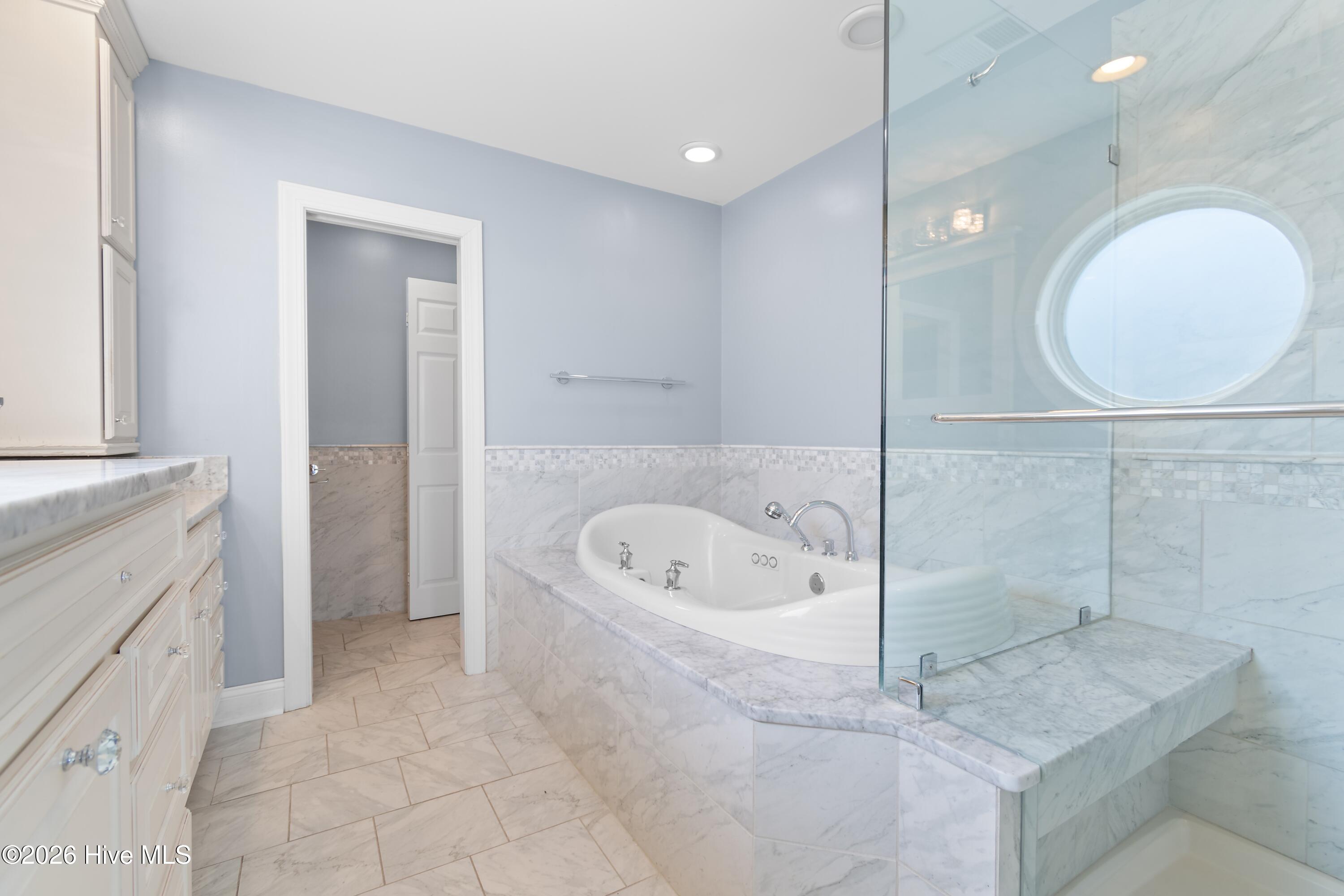 100566574 | Photo 24