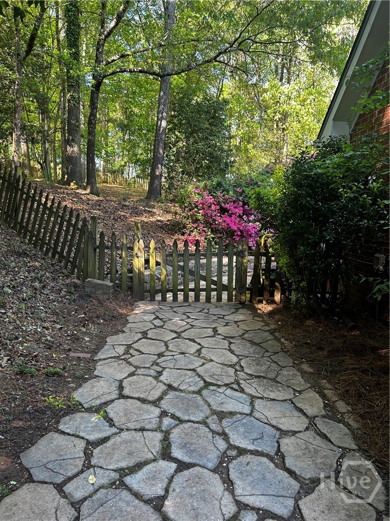 121 Ashbrook Drive