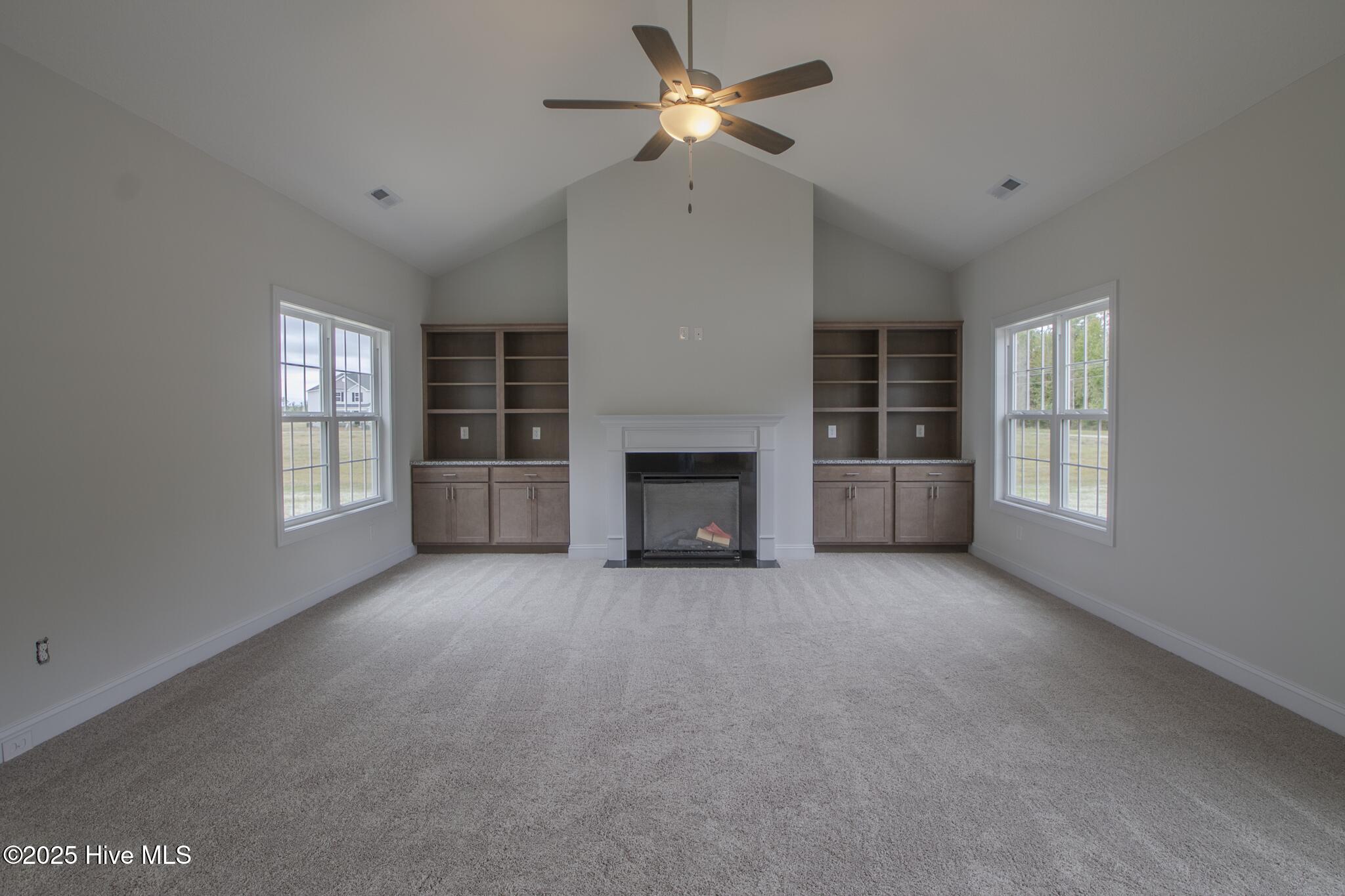 100497449 | Photo 12