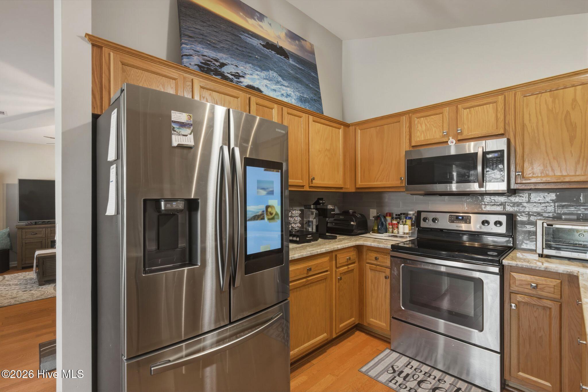 100562686 | Photo 14