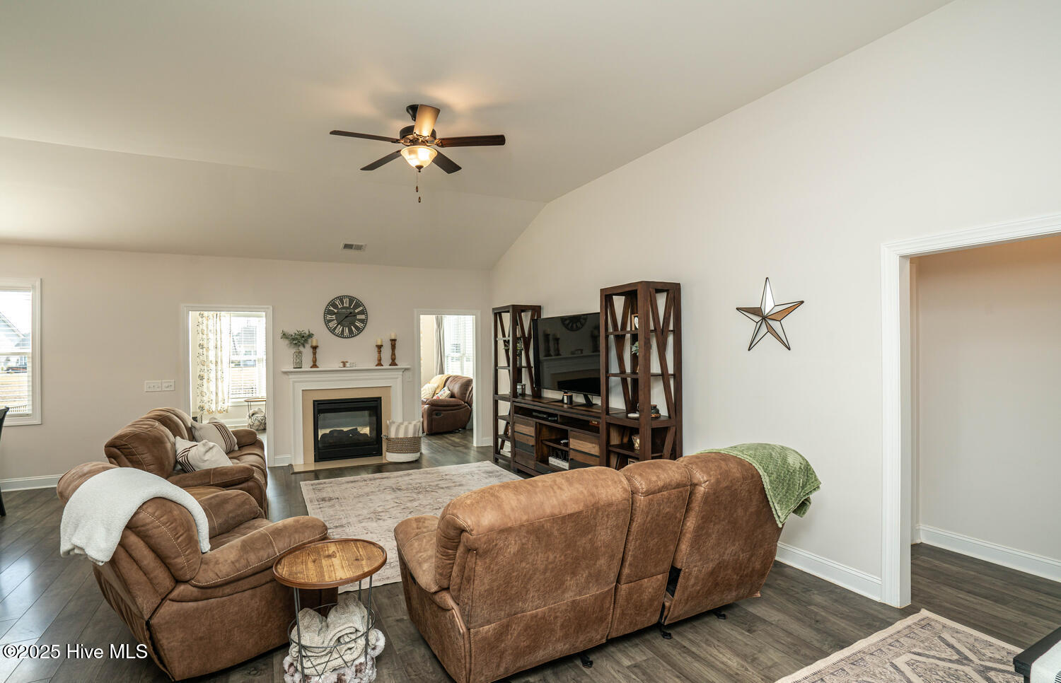 100547229 | Photo 22