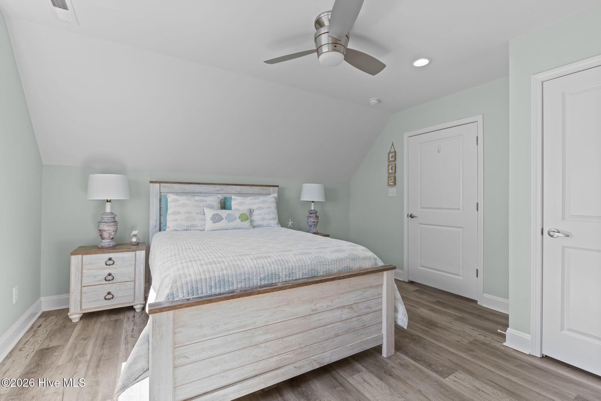 100559740 | Photo 36