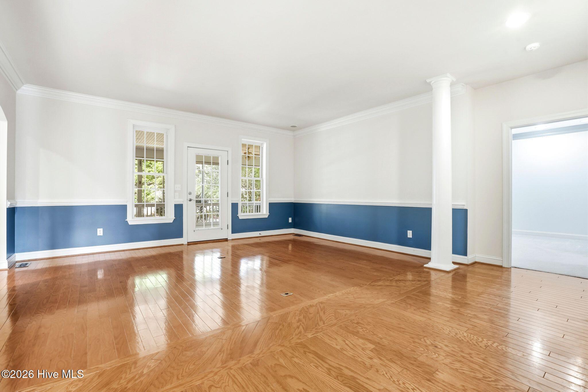 100563594 | Photo 15