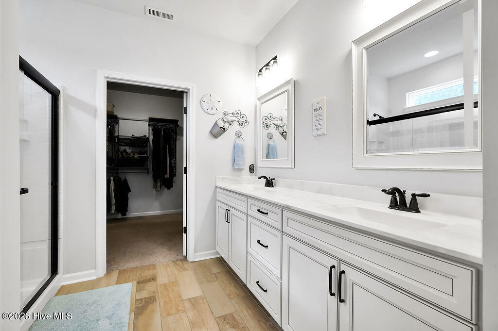 100565094 | Photo 12