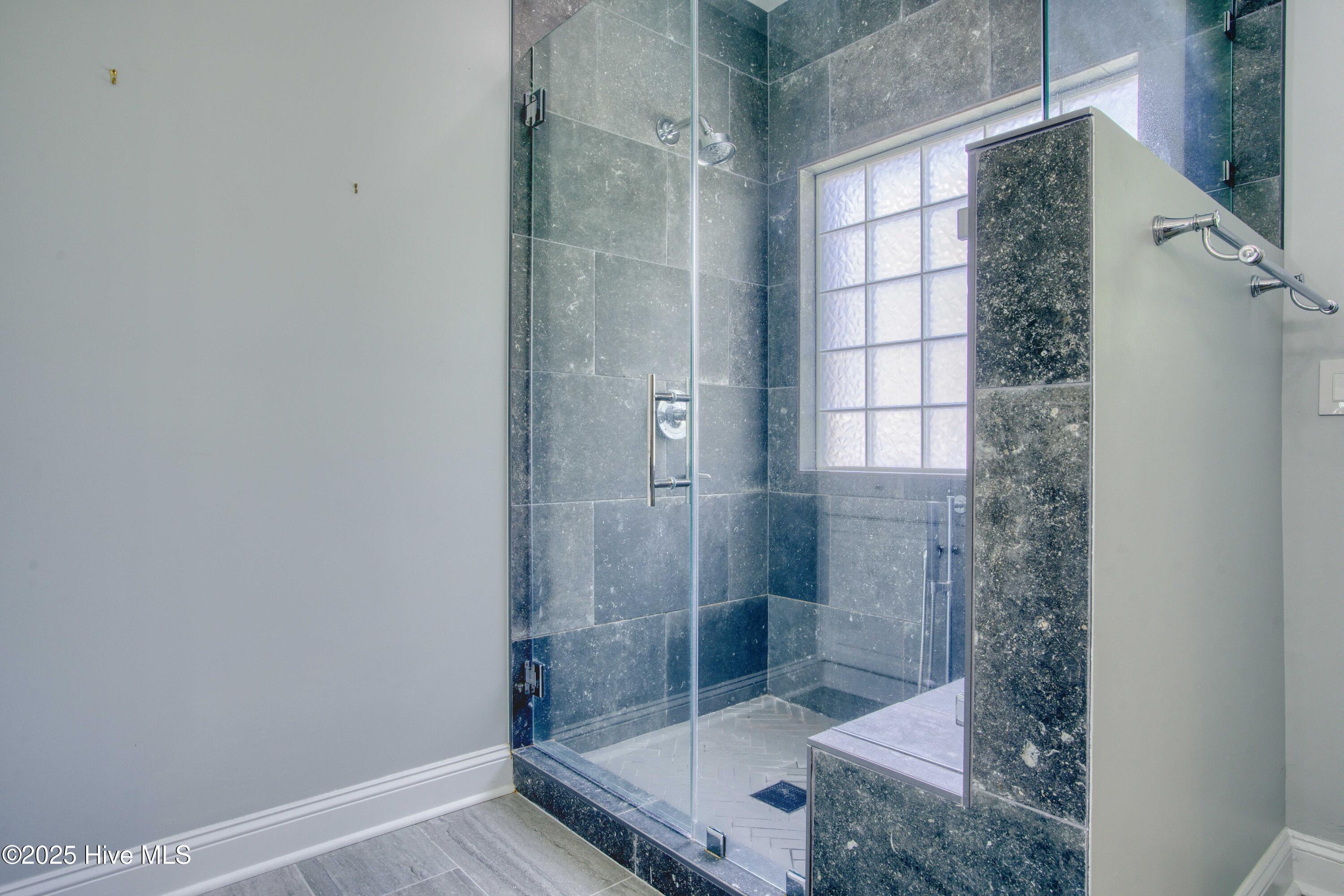 100515655 | Photo 27