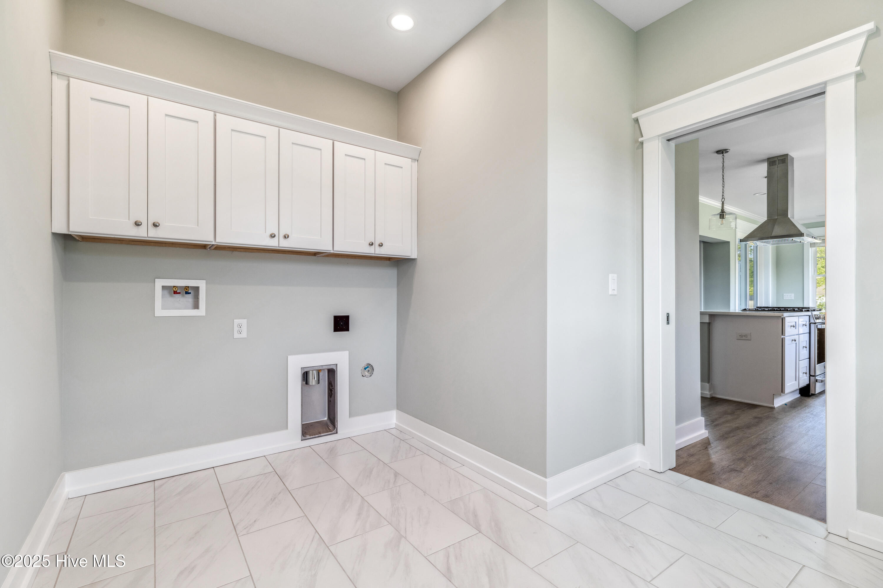 100558454 | Photo 59