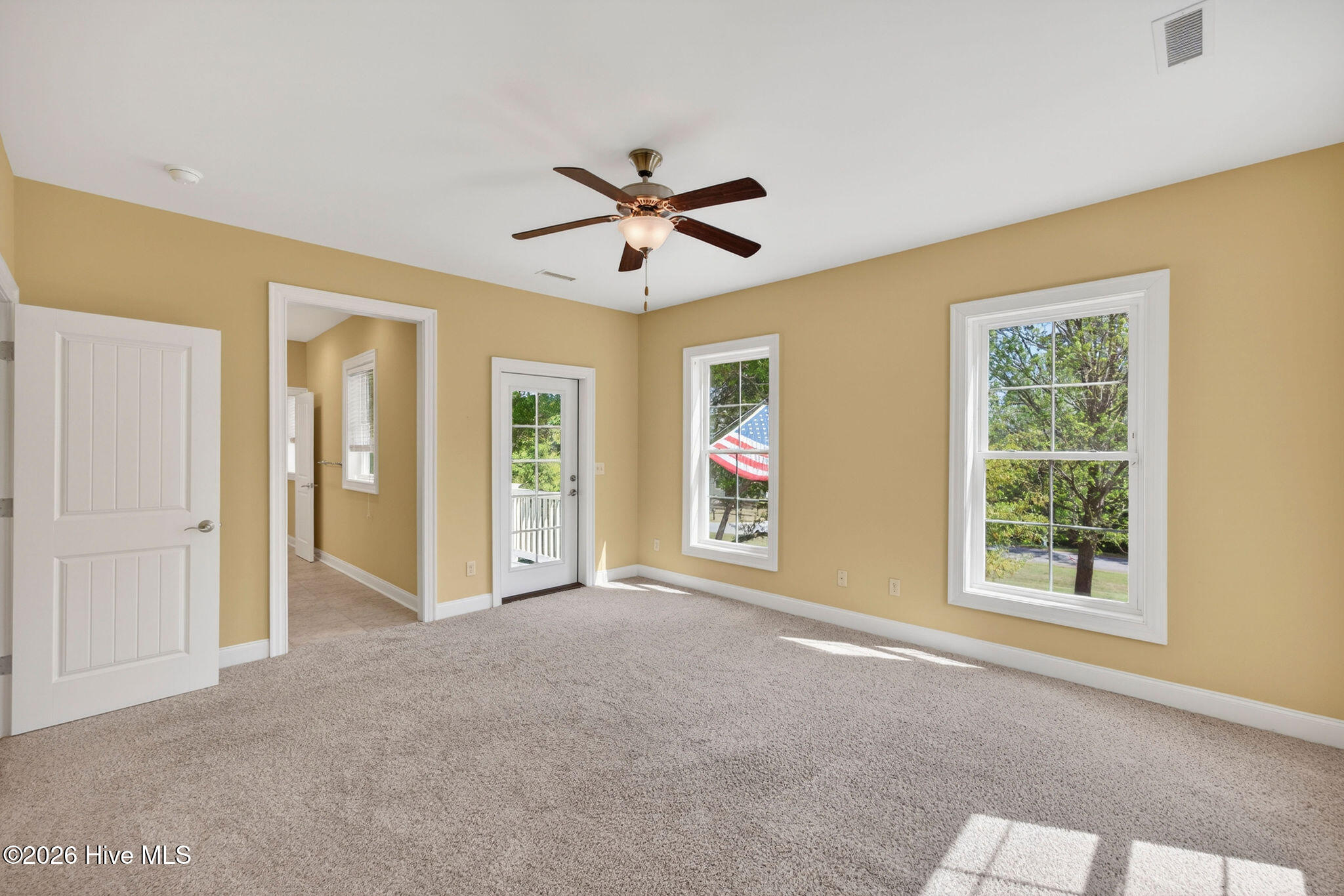 100566414 | Photo 50