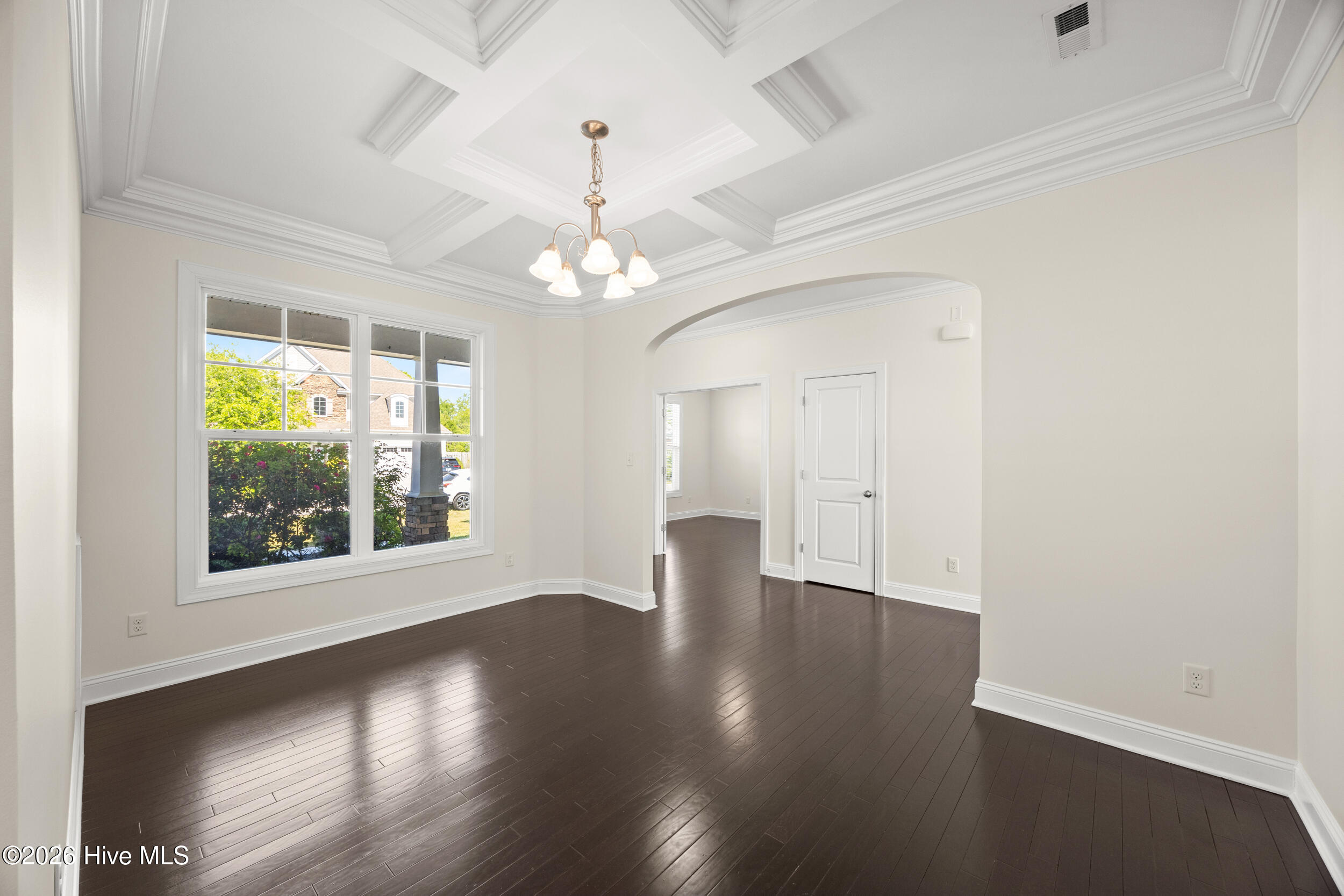 100568241 | Photo 14