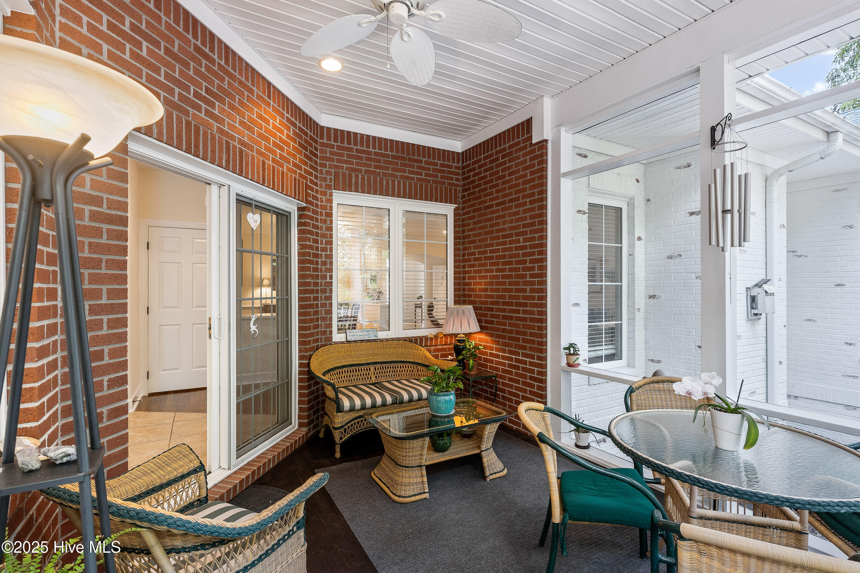 100549732 | Photo 24