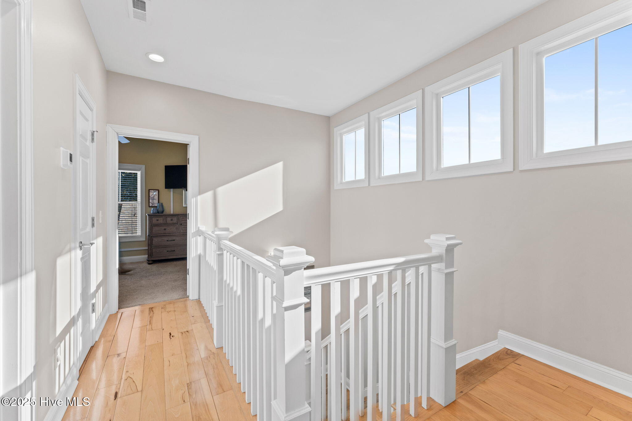 100546116 | Photo 15