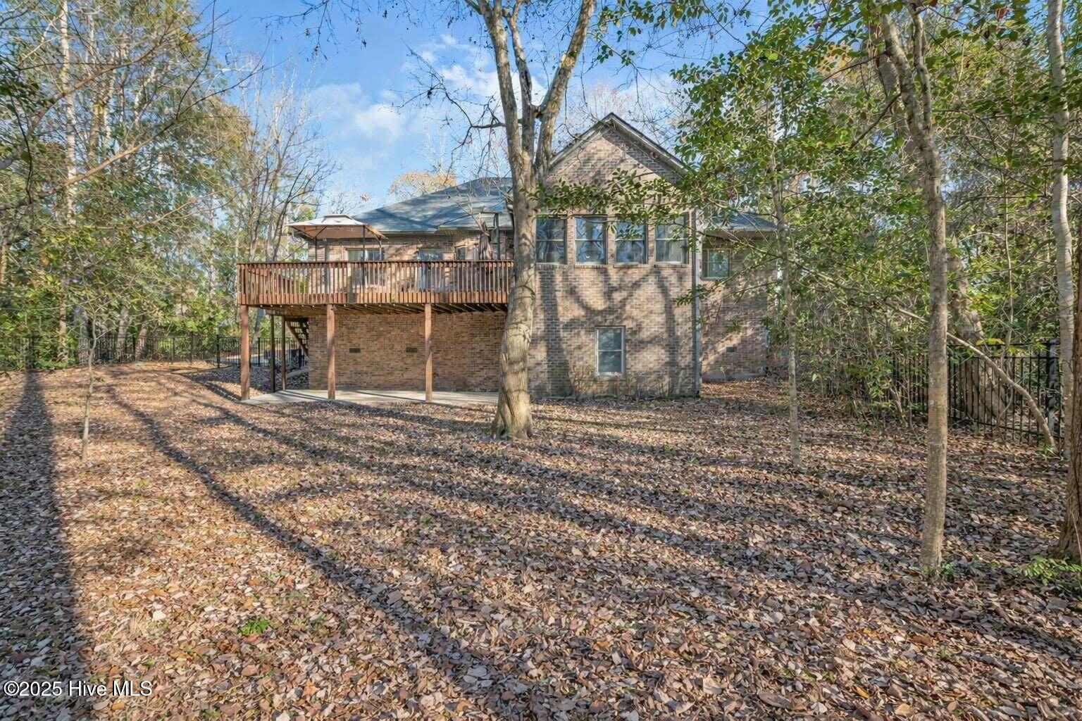 100548382 | Photo 36