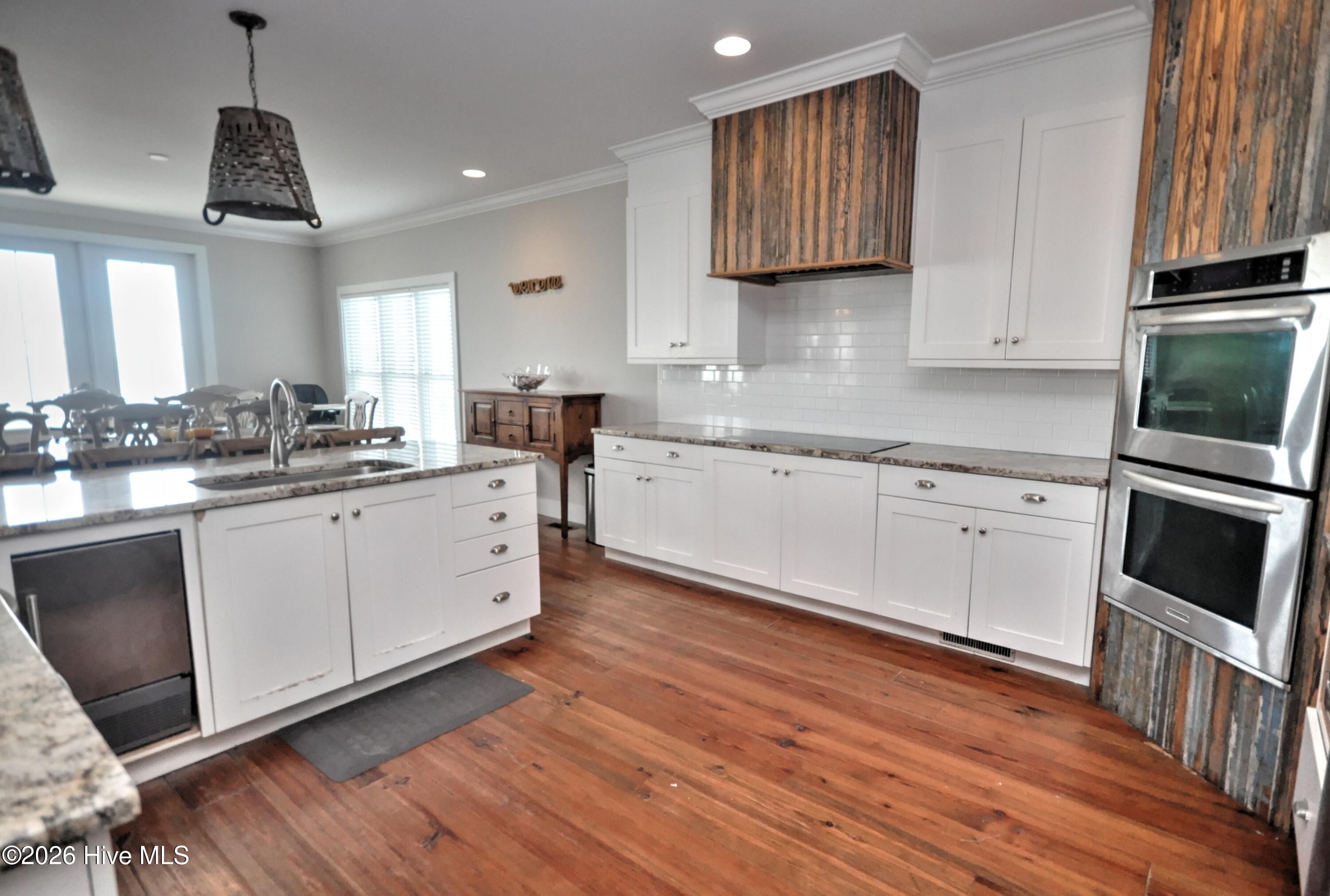 100561409 | Photo 10