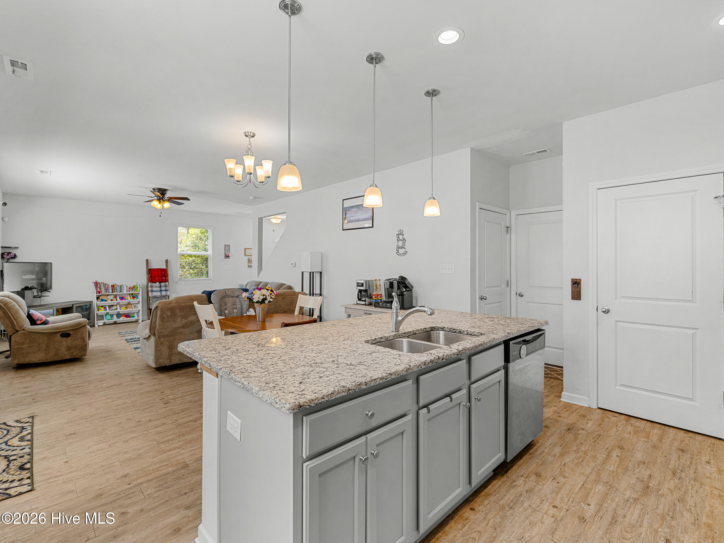 100567072 | Photo 20