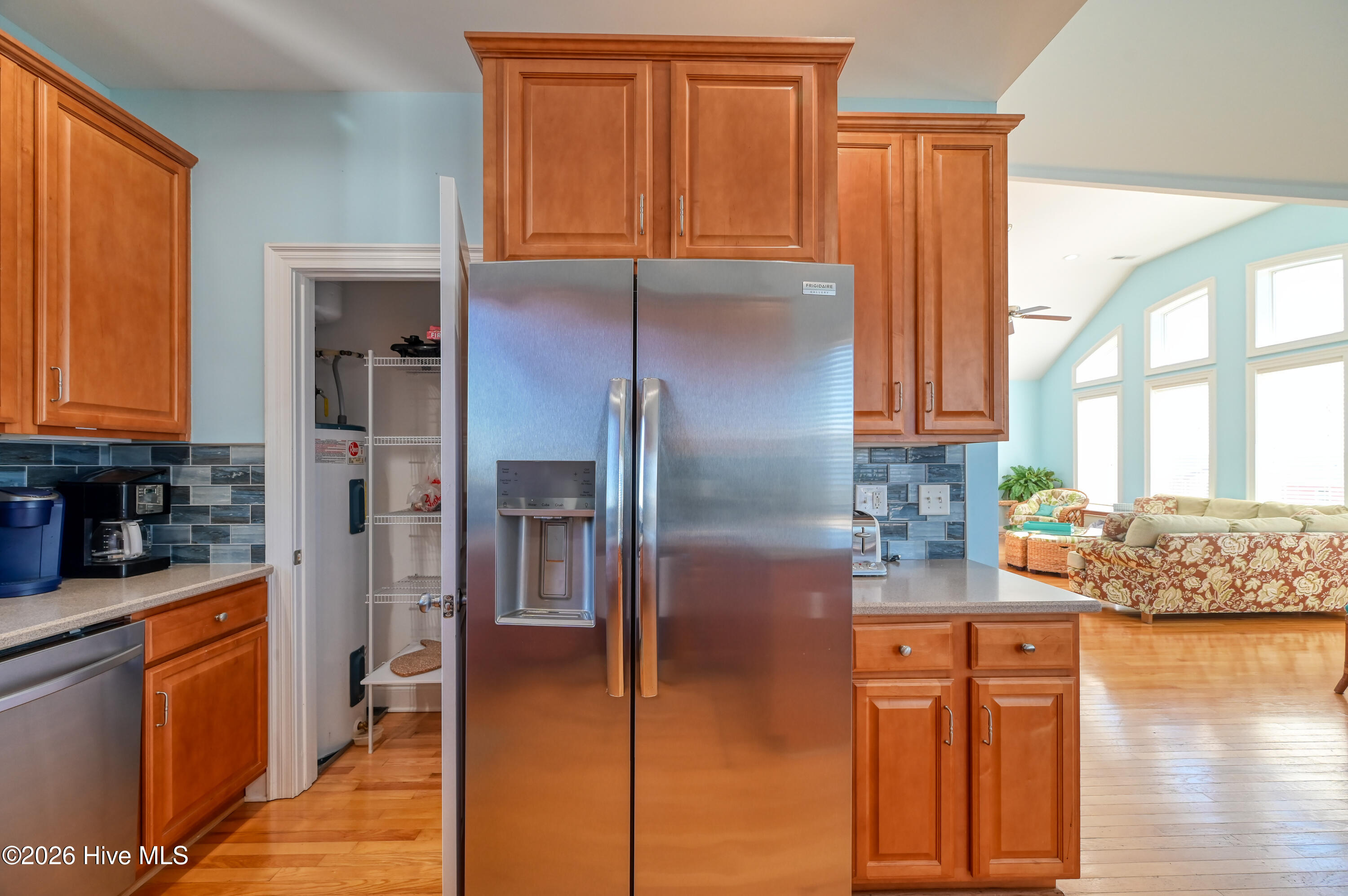 100569852 | Photo 14