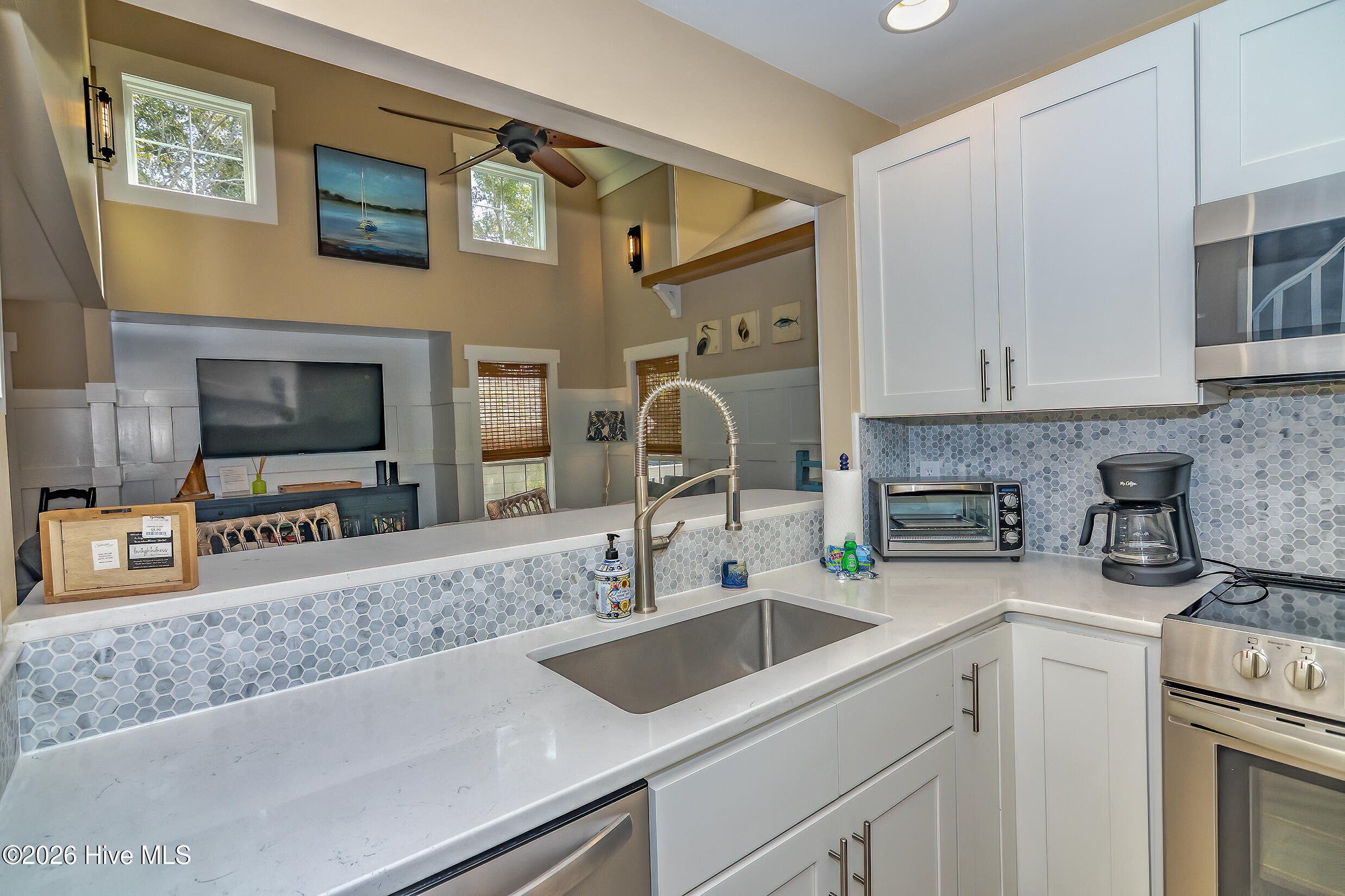 100557285 | Photo 18