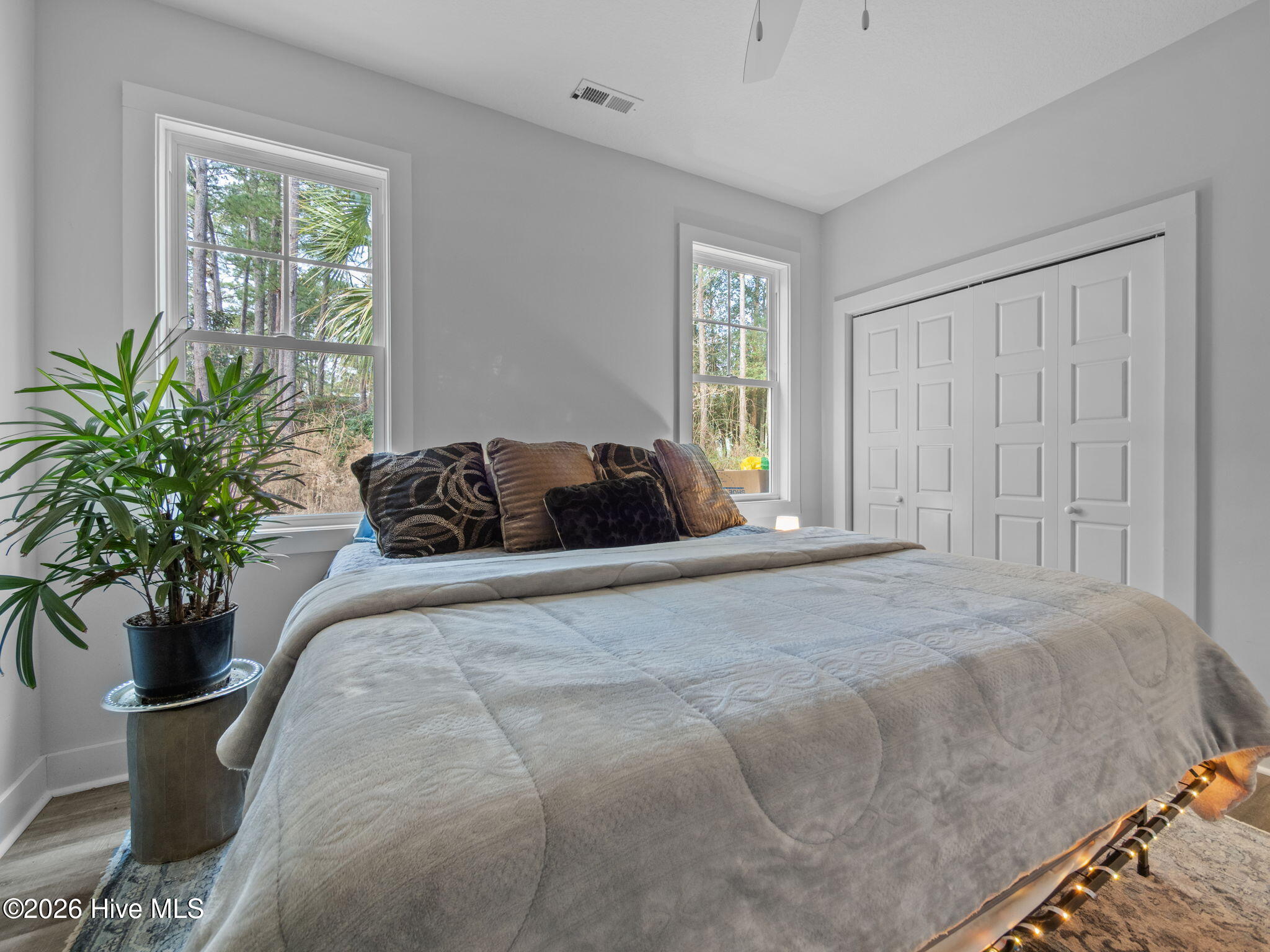 100547615 | Photo 25