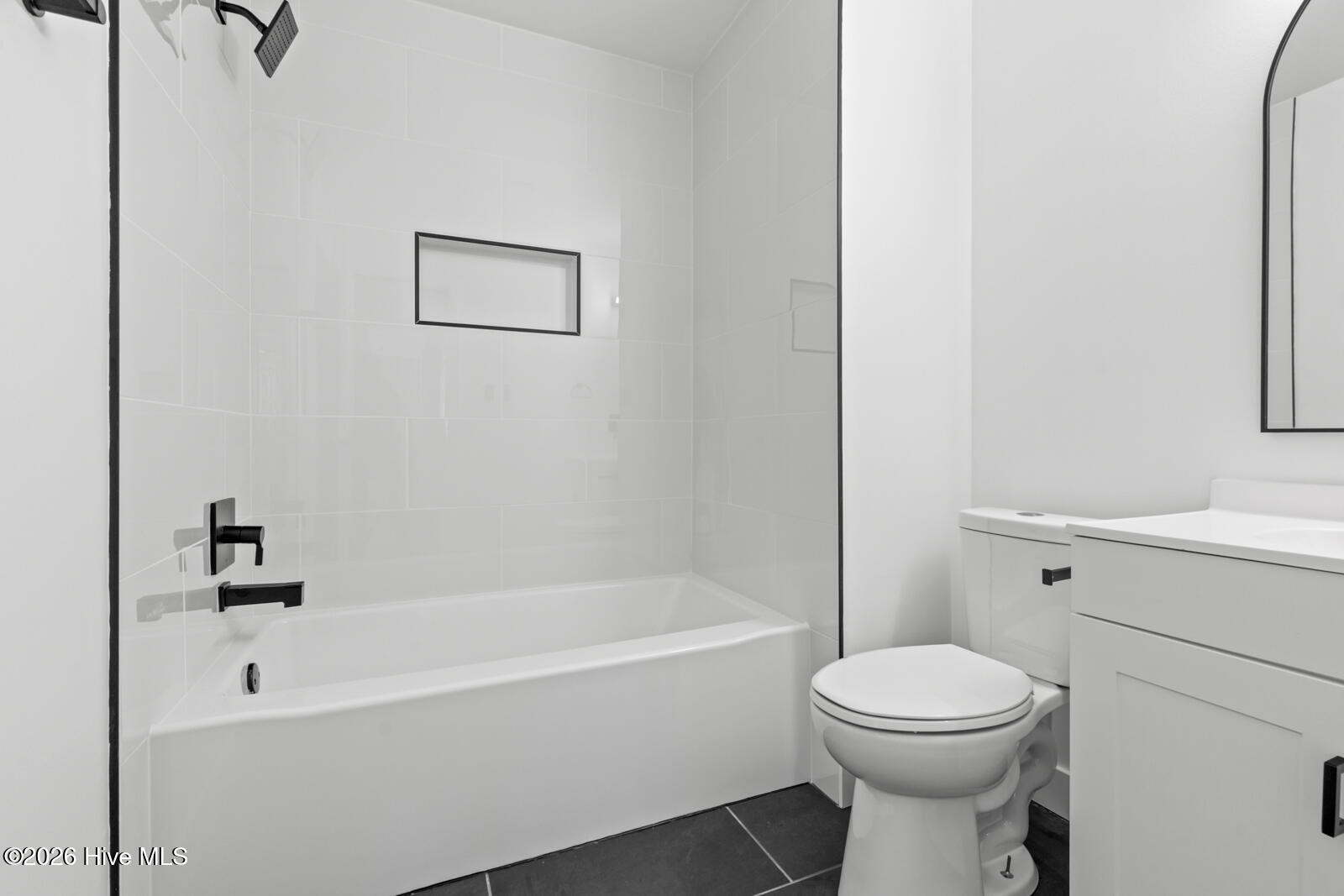 100568123 | Photo 16