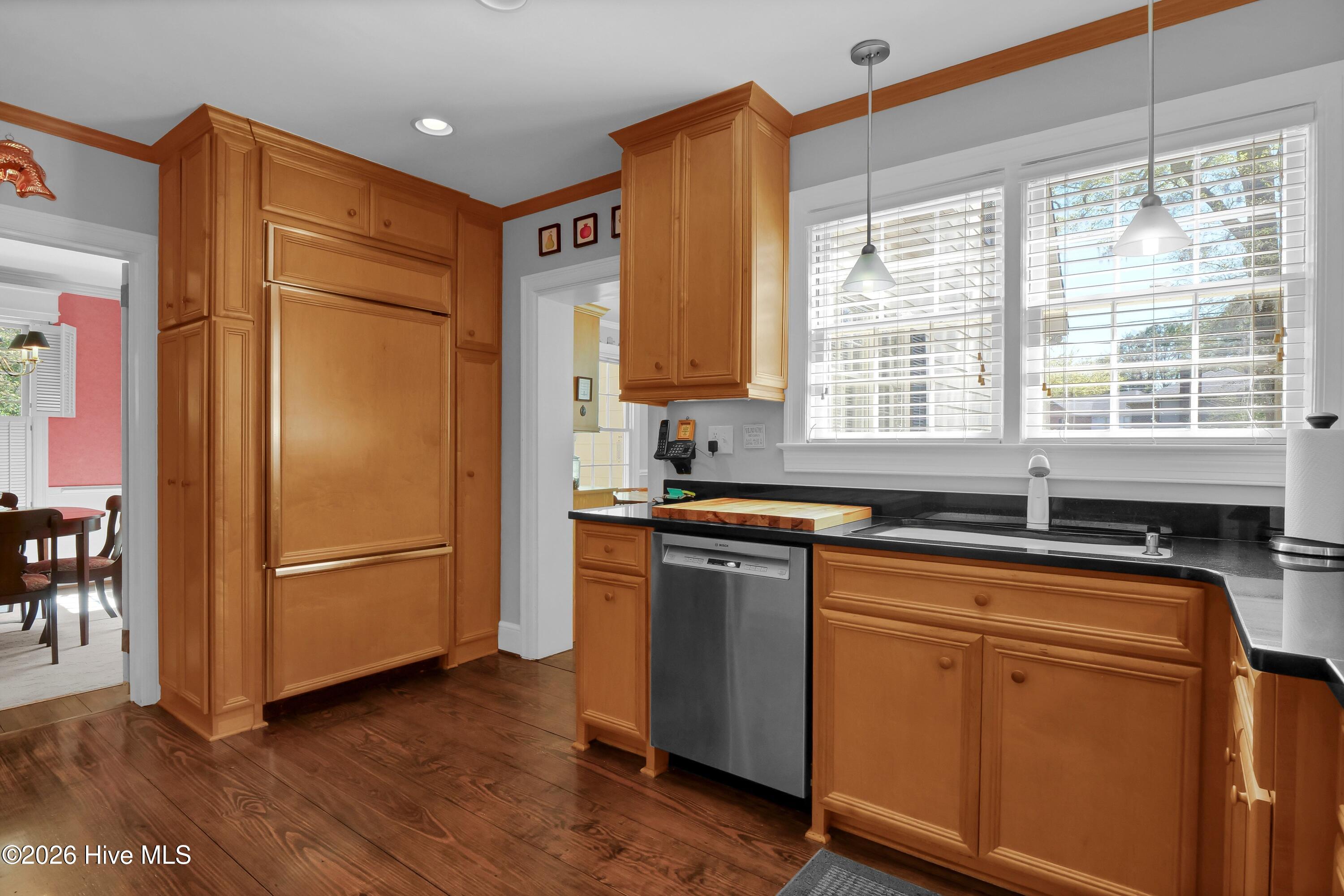 100562468 | Photo 12