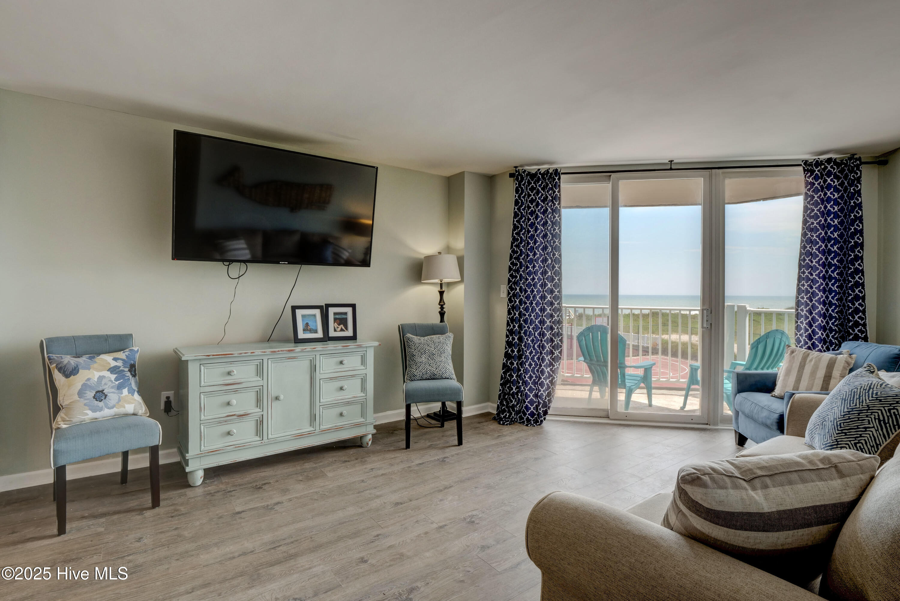 100519676 | Photo 24