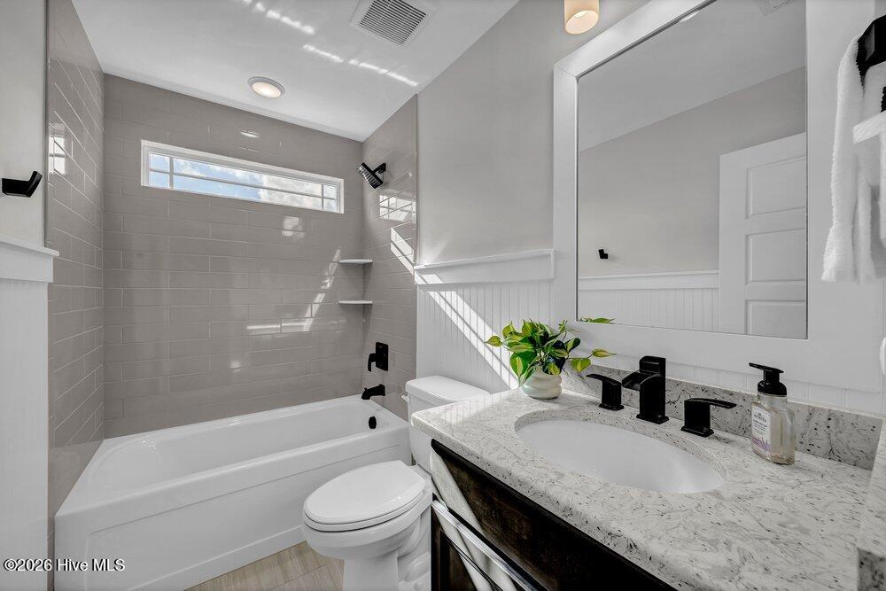 100564119 | Photo 35