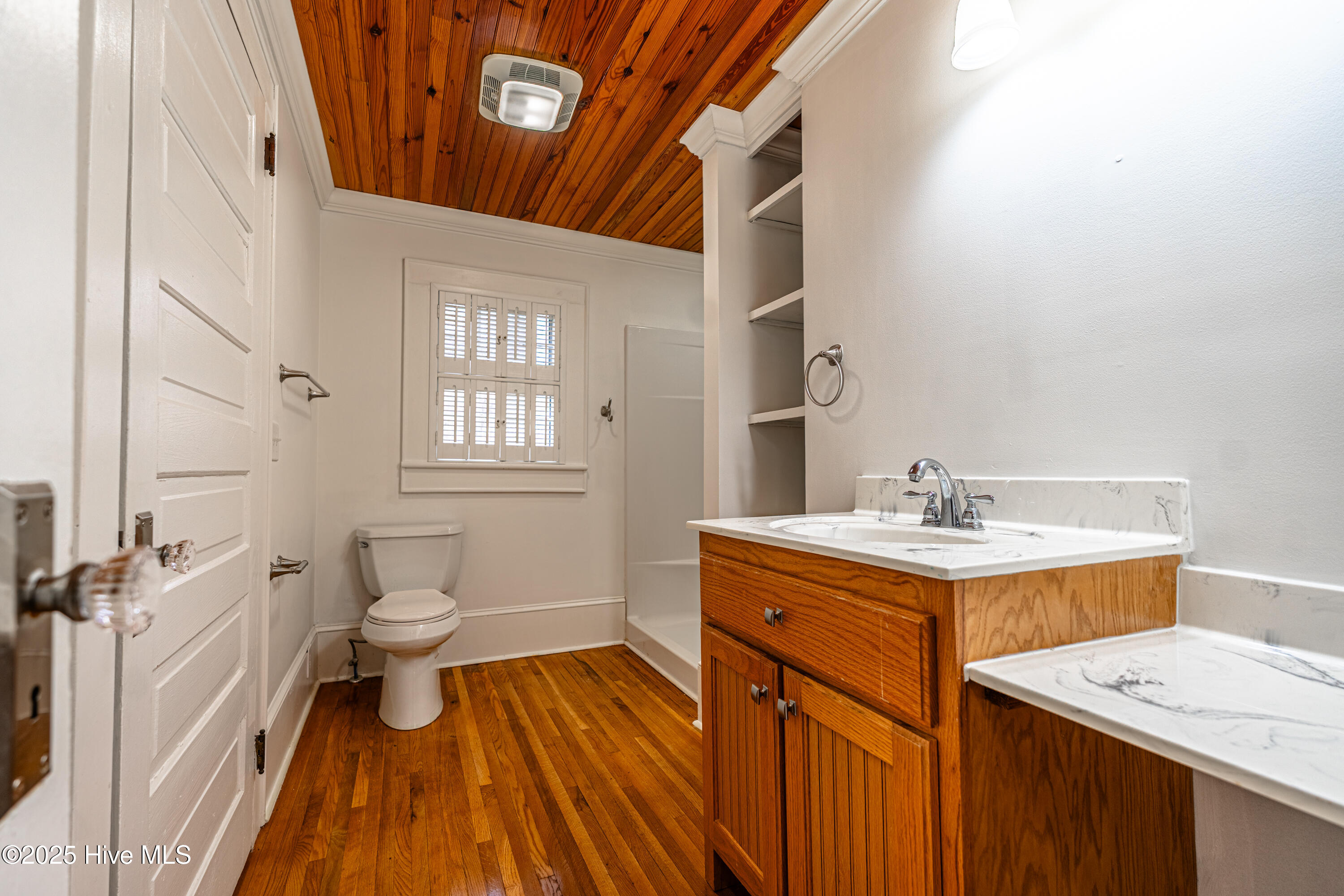 100543227 | Photo 52