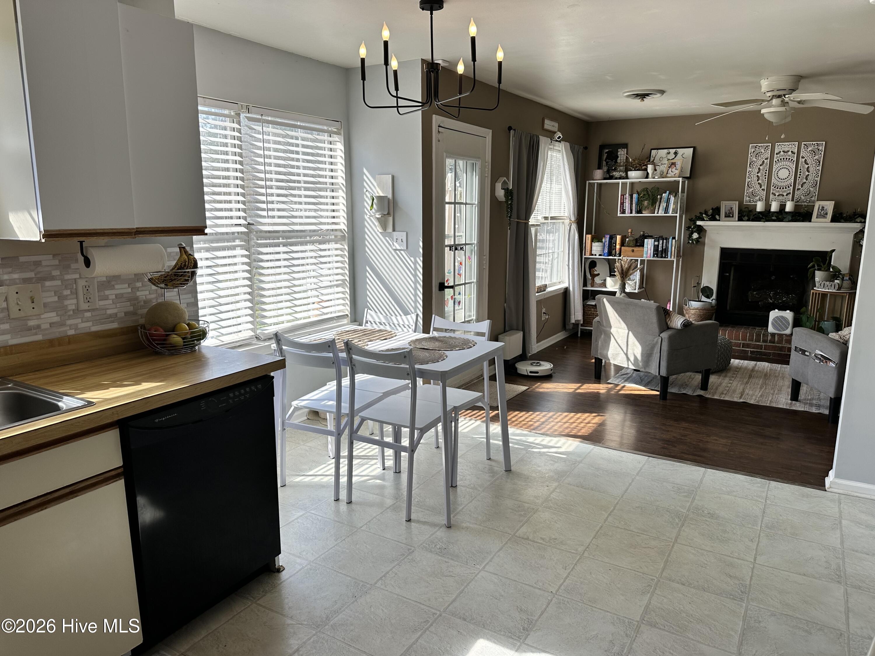 100558377 | Photo 10