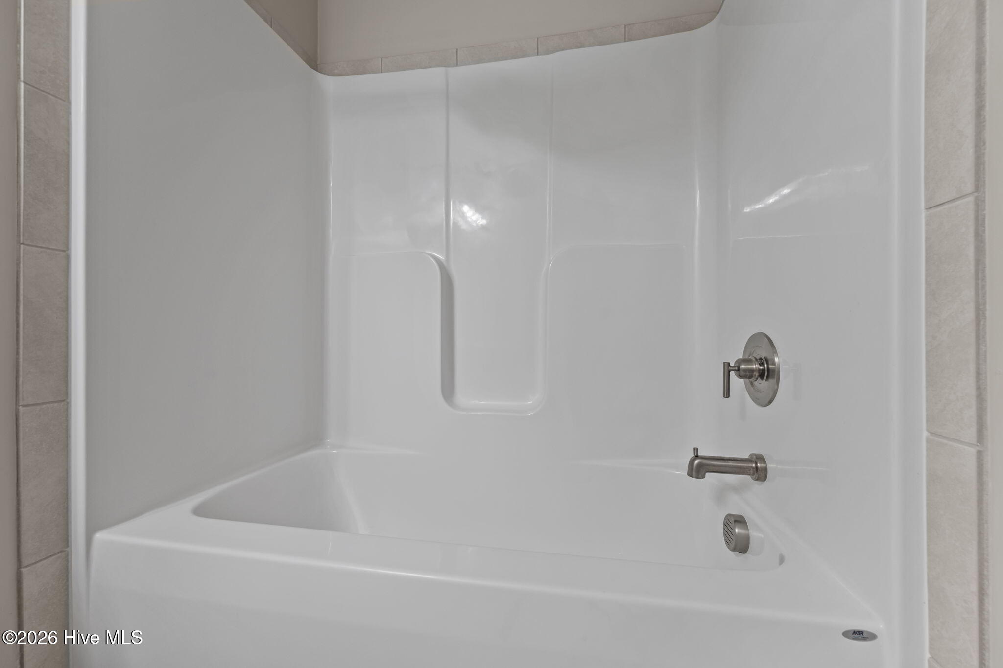 100553324 | Photo 33