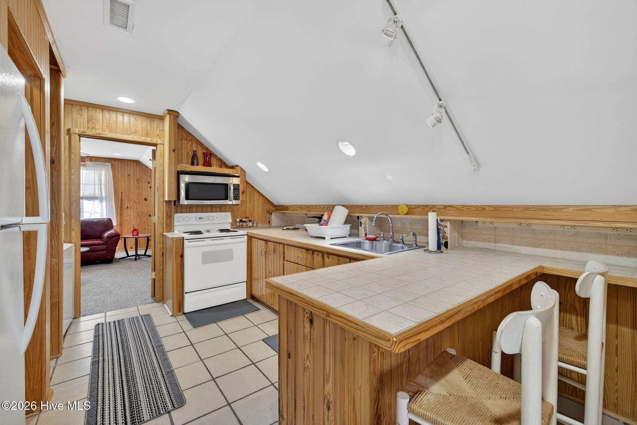 100542936 | Photo 60