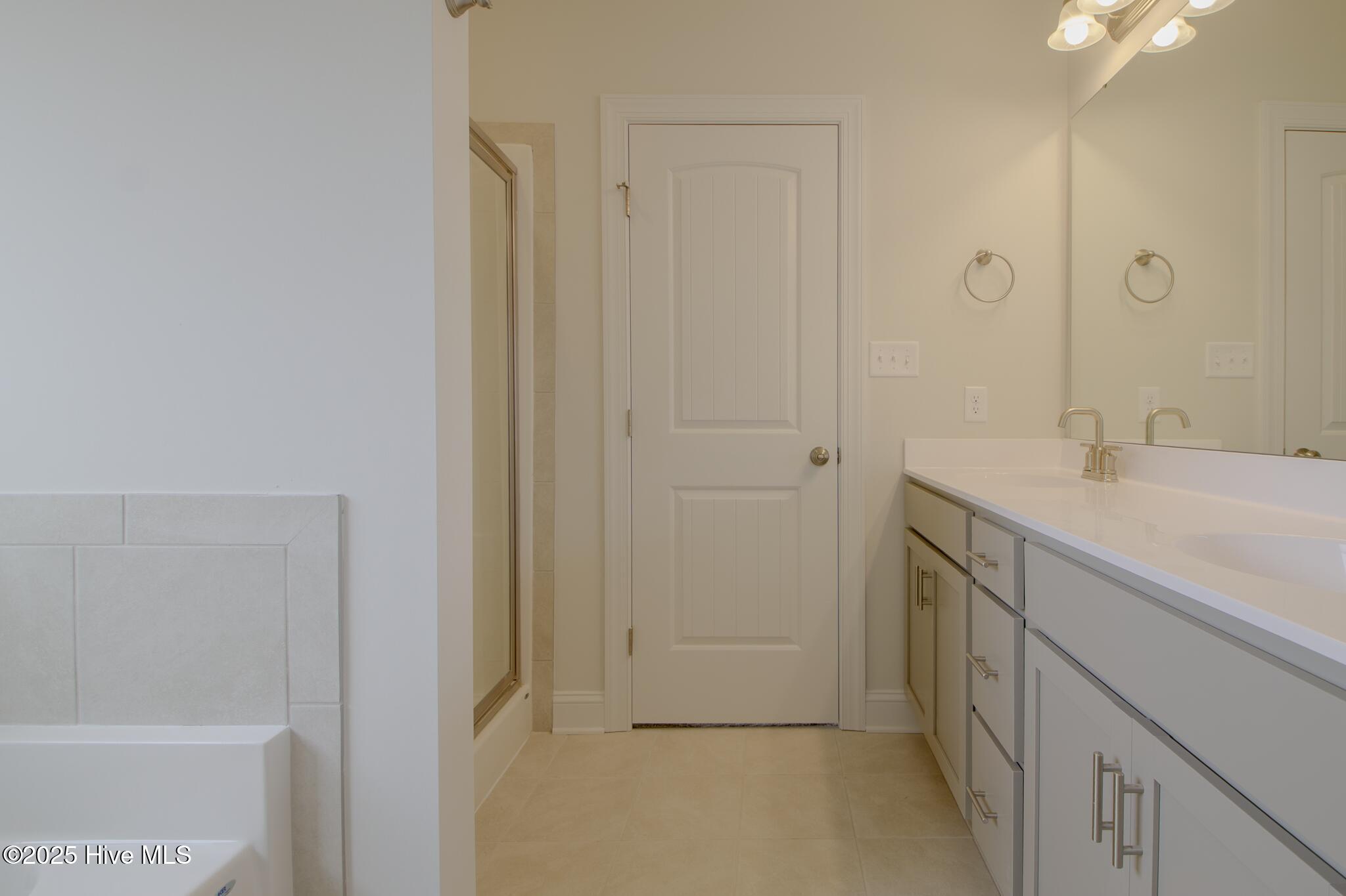 100518948 | Photo 18