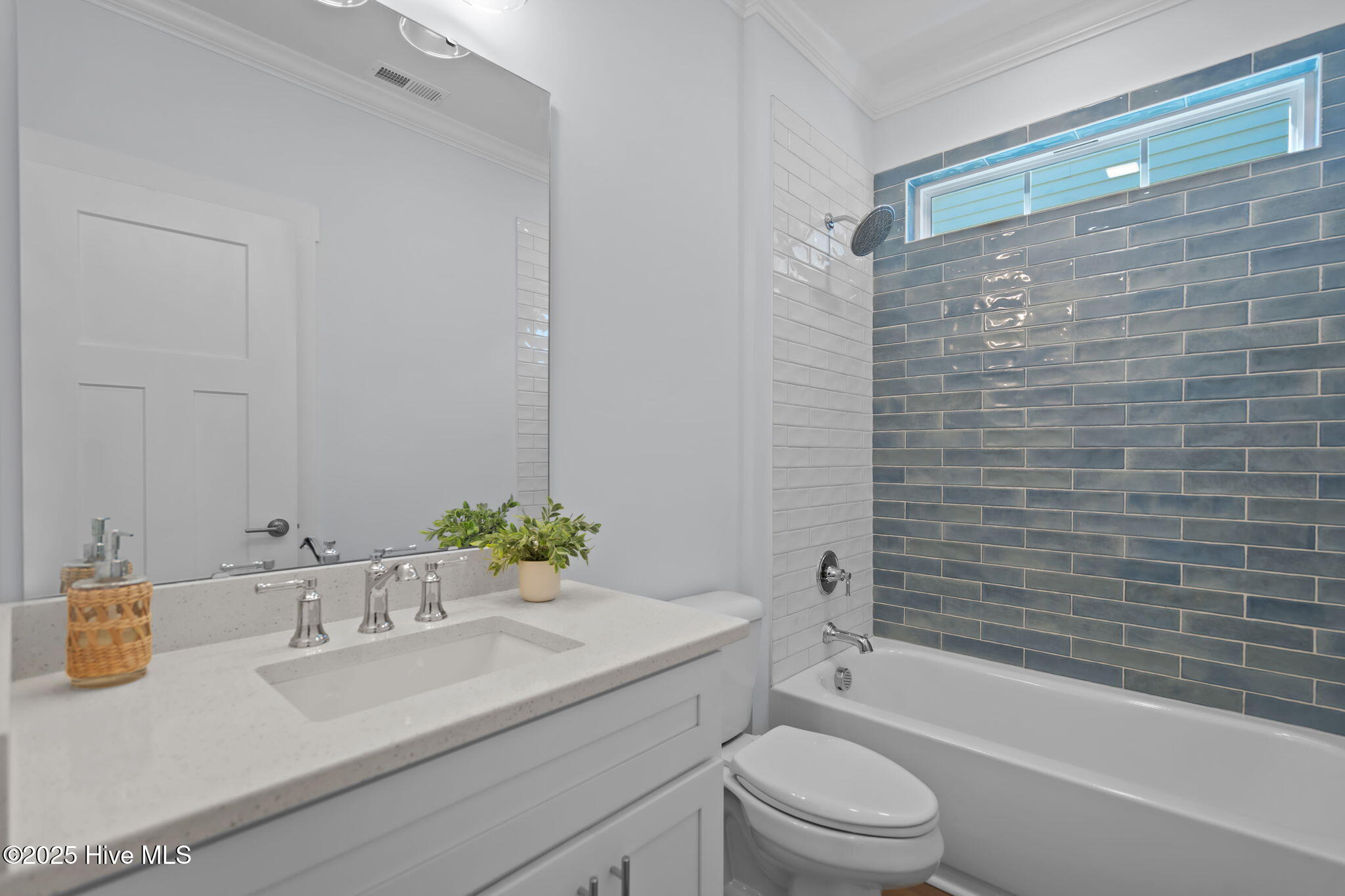 100542016 | Photo 33