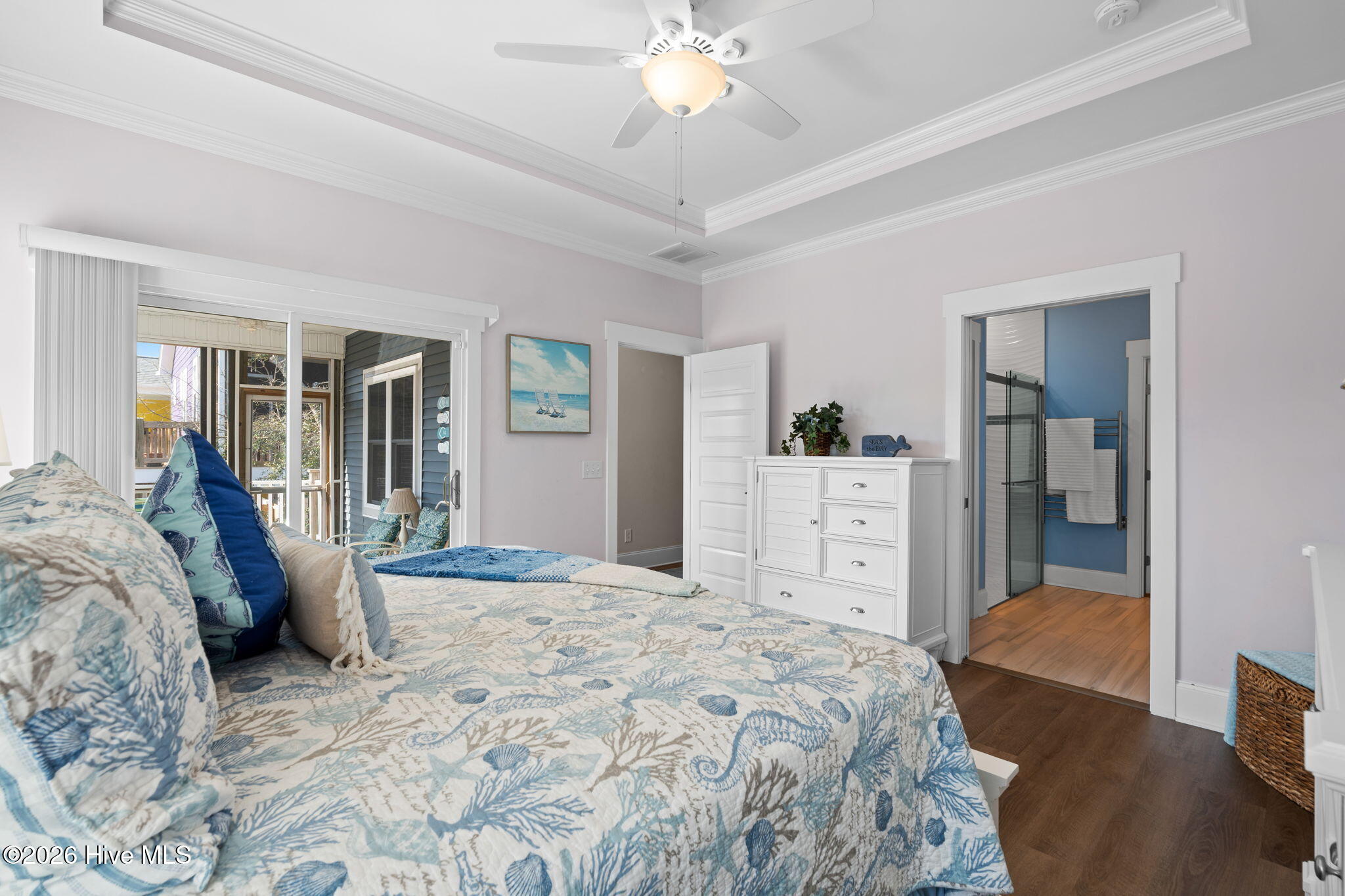 100563118 | Photo 35