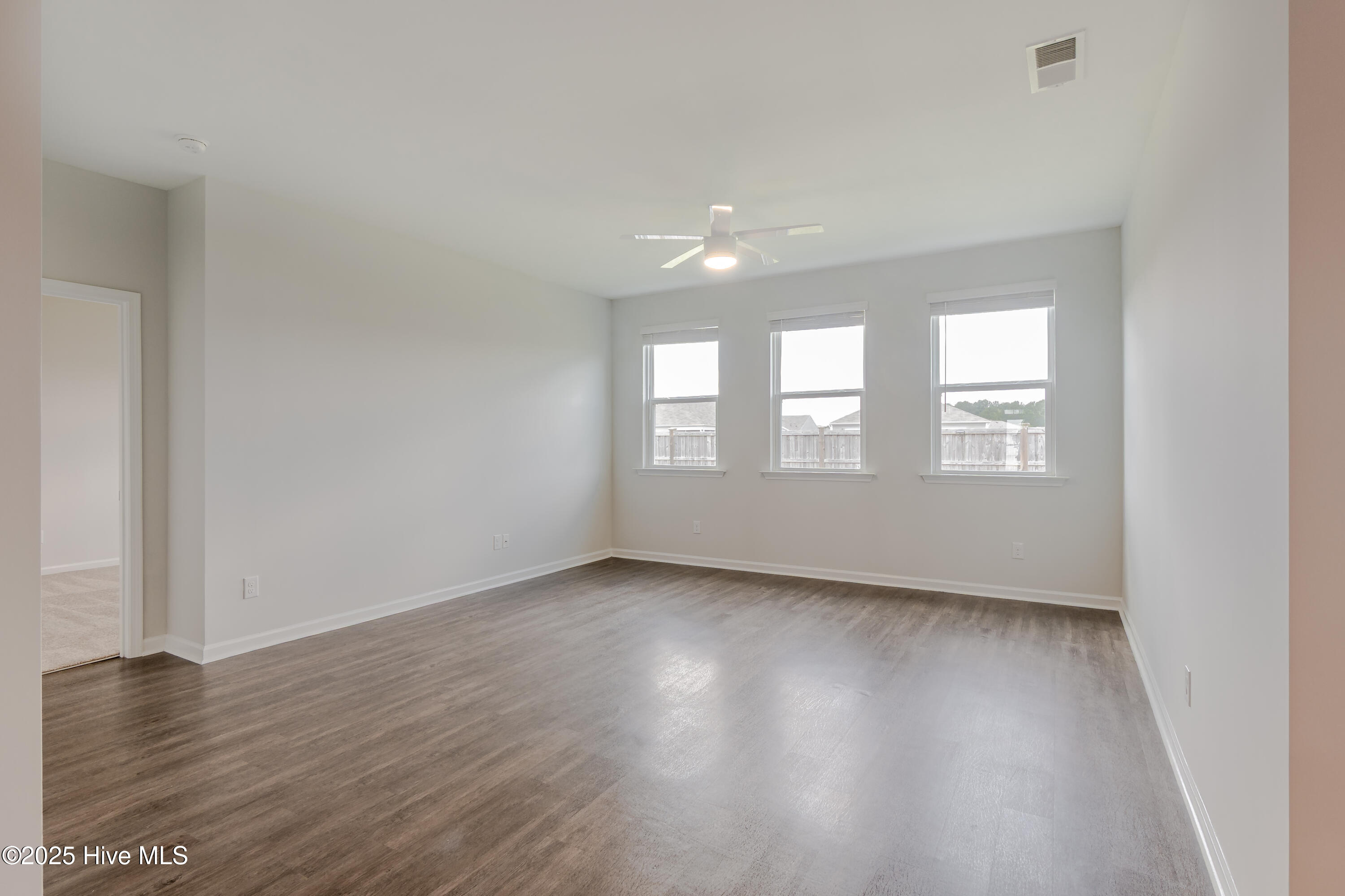 100526053 | Photo 24