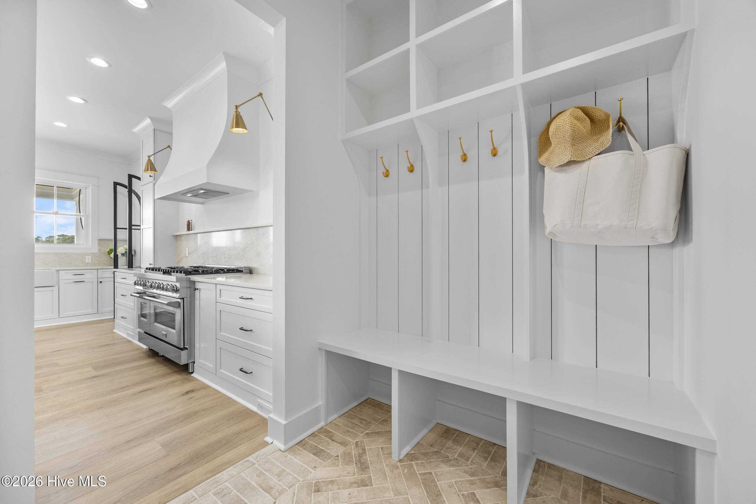 100570401 | Photo 28