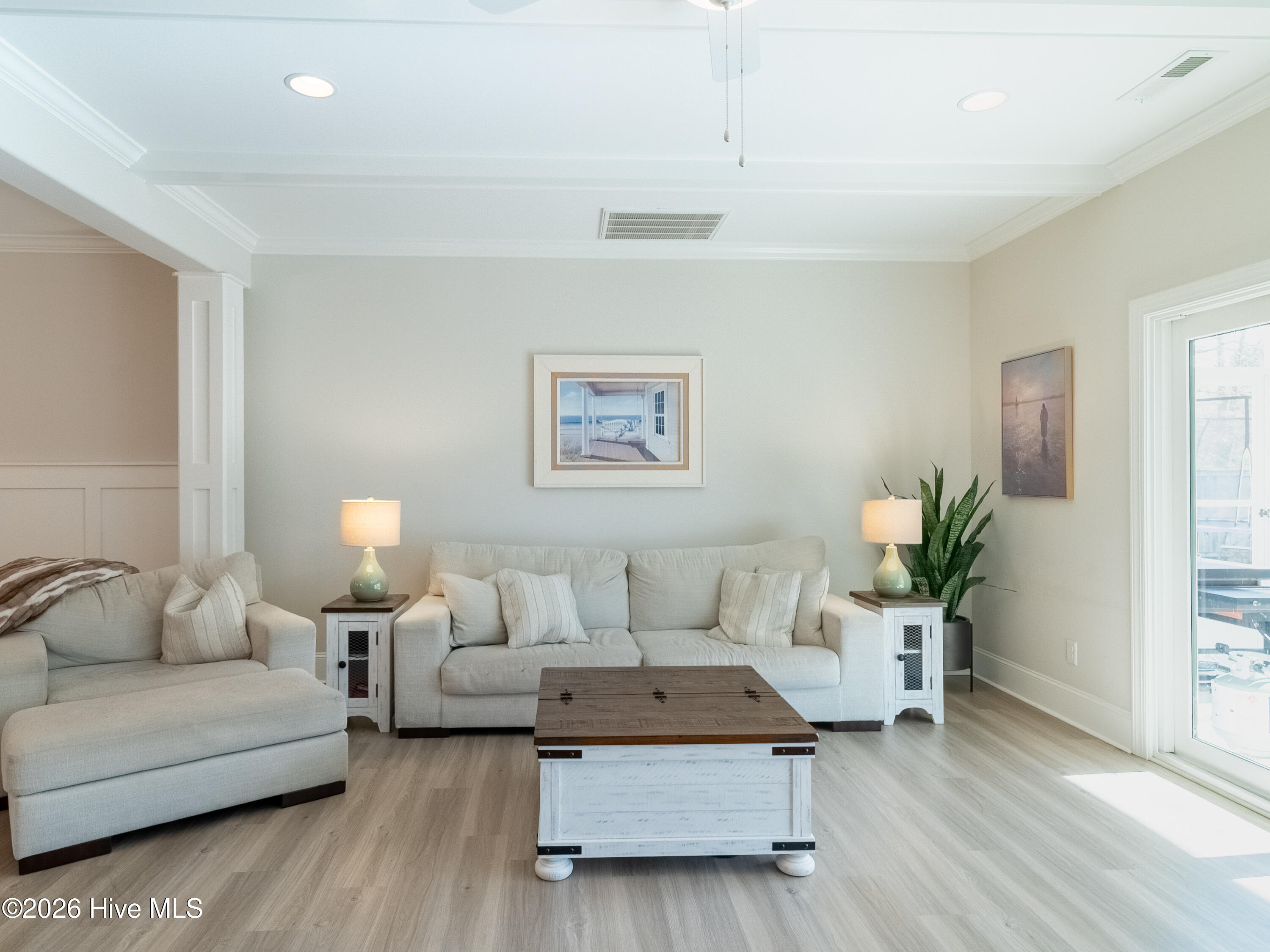 100549108 | Photo 19