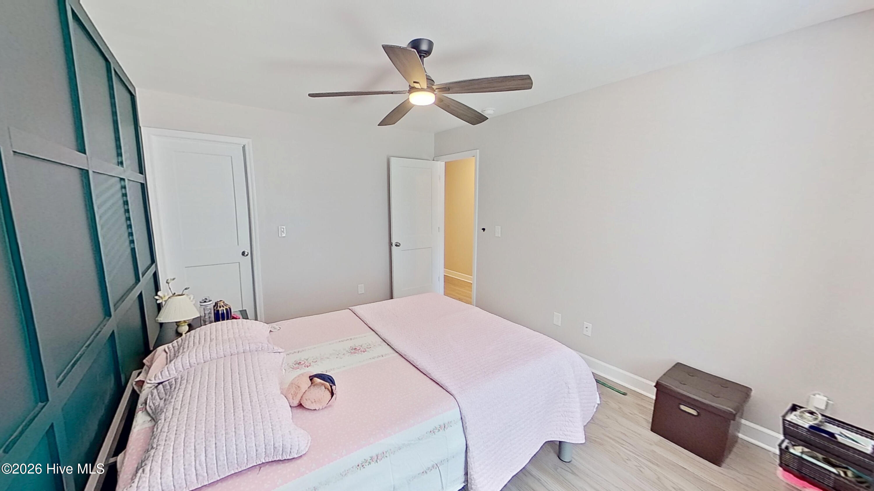 100569828 | Photo 13