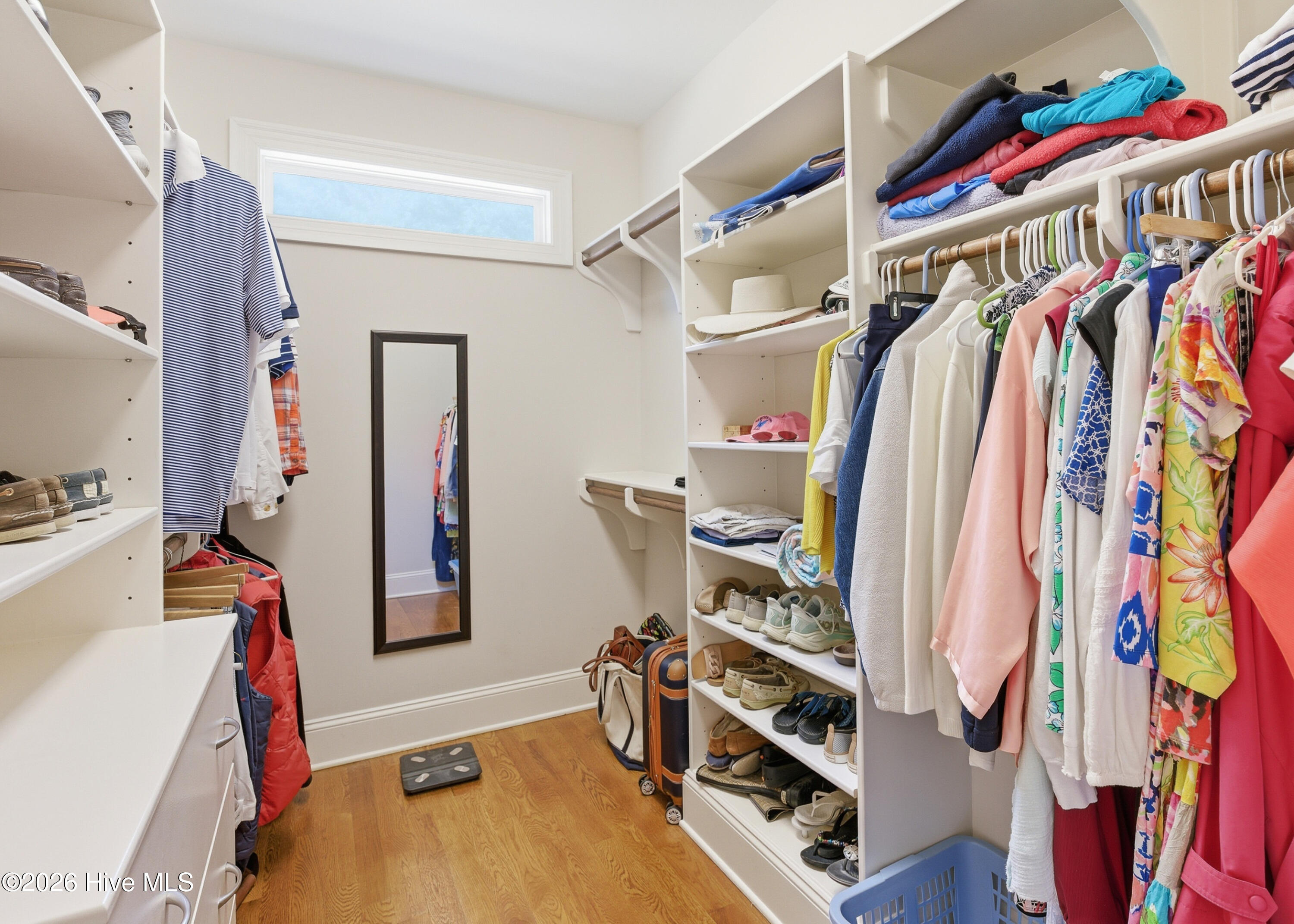 100569454 | Photo 43