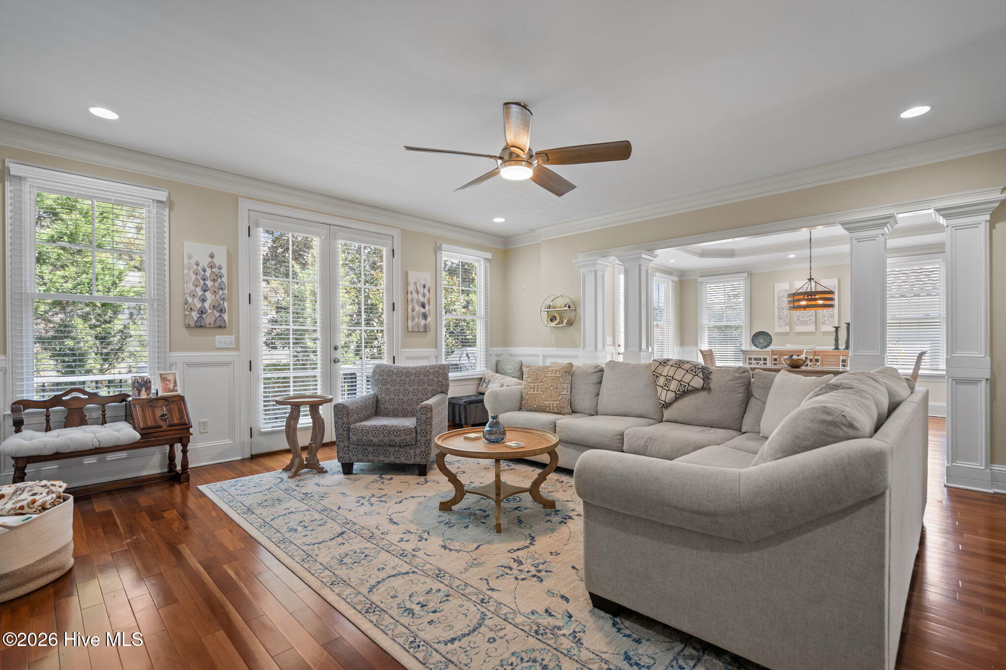 100561937 | Photo 23