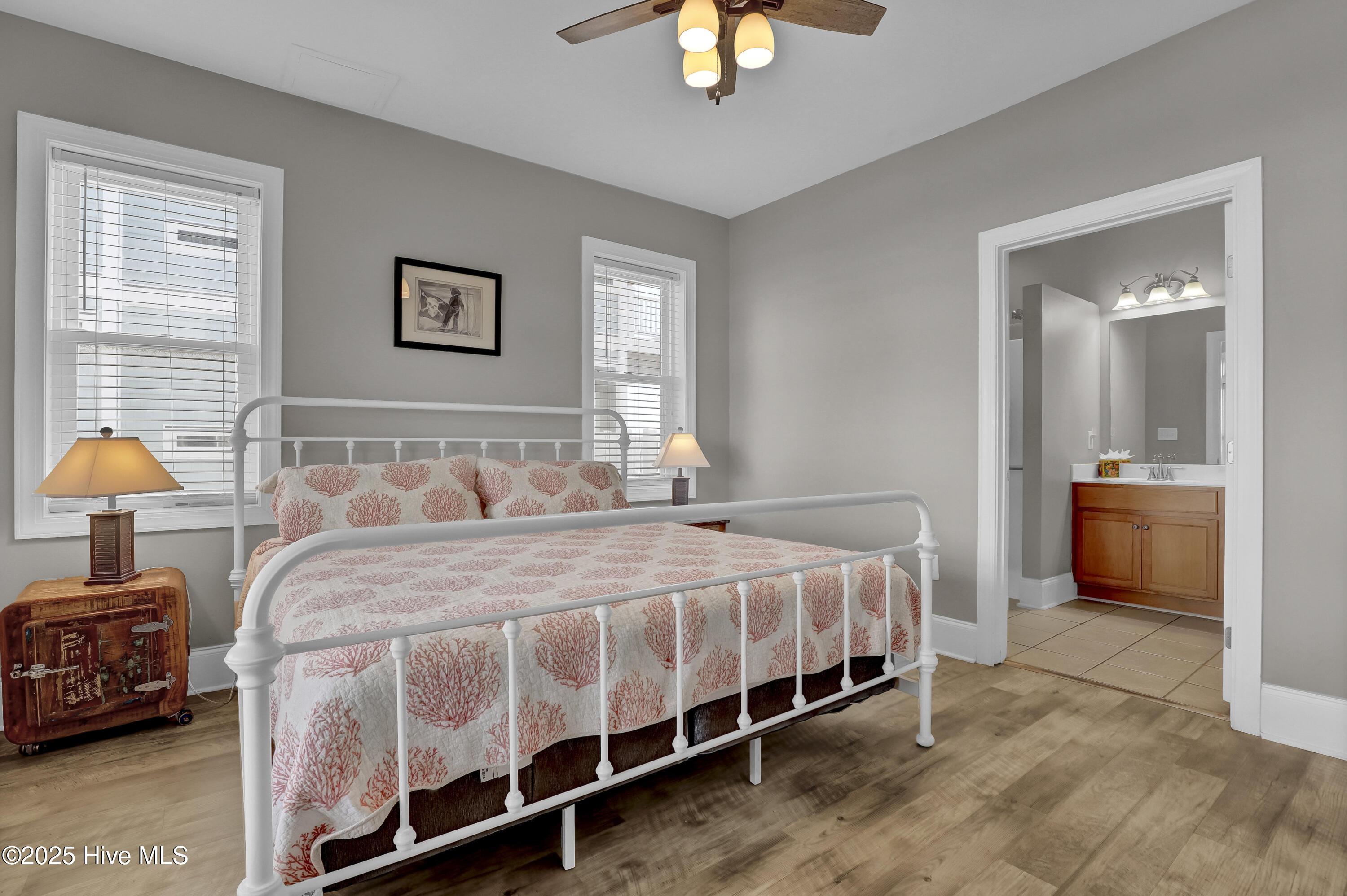 100538324 | Photo 38