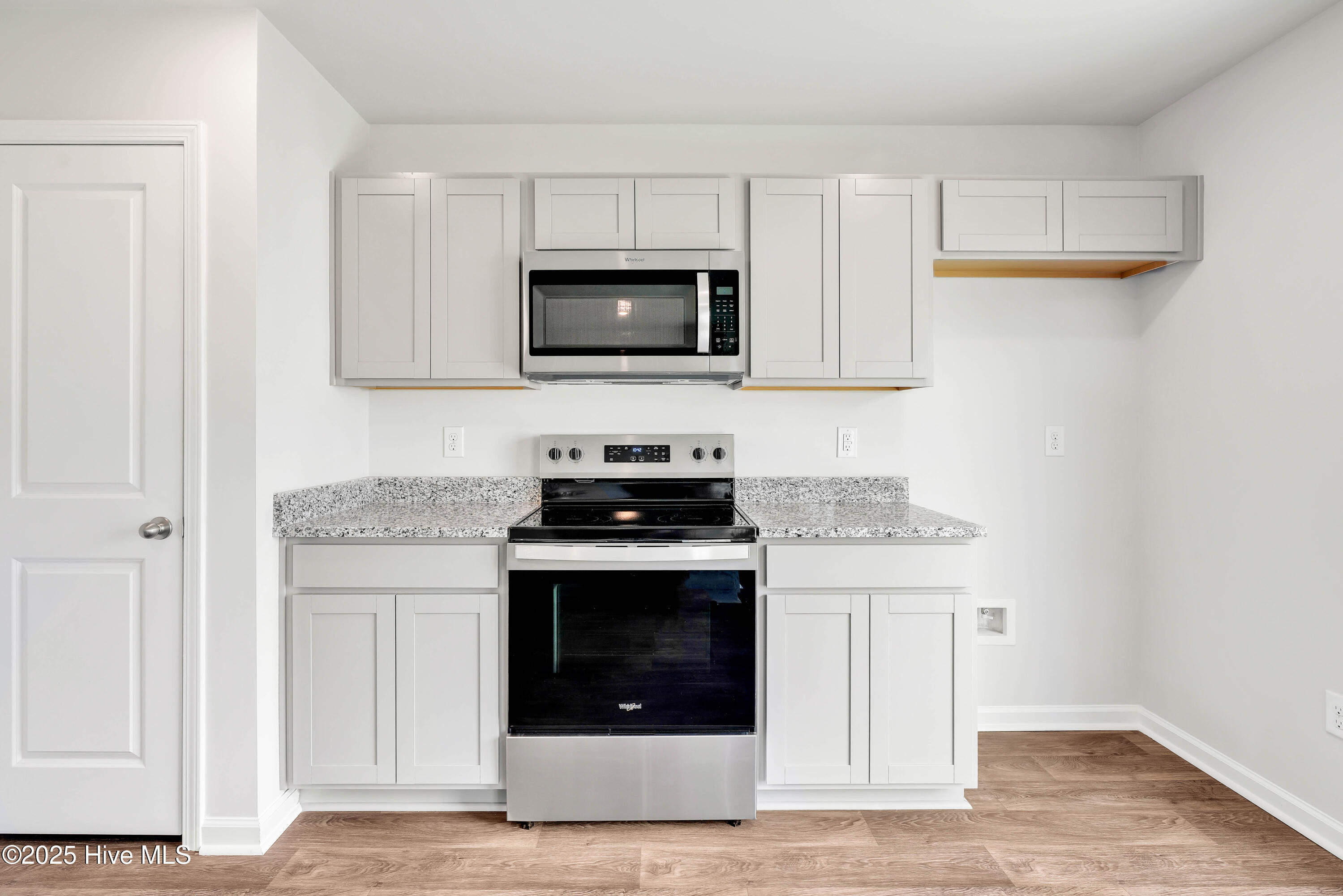 100518882 | Photo 15