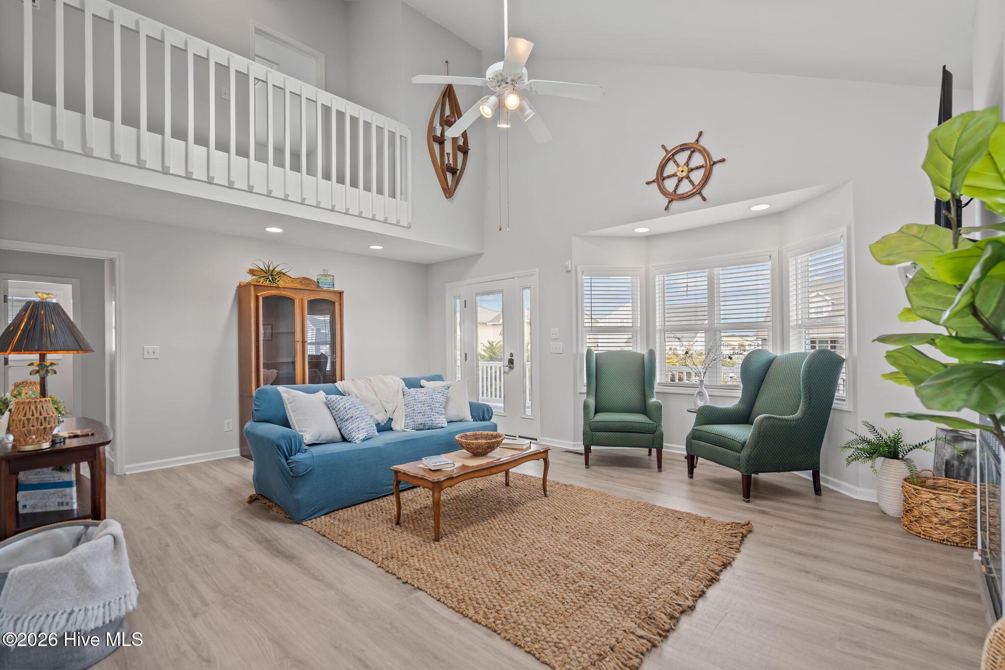 100562748 | Photo 43