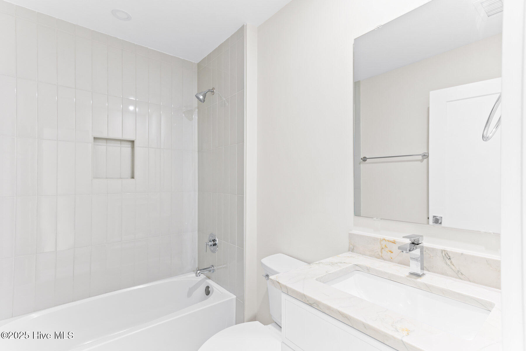 100510473 | Photo 24