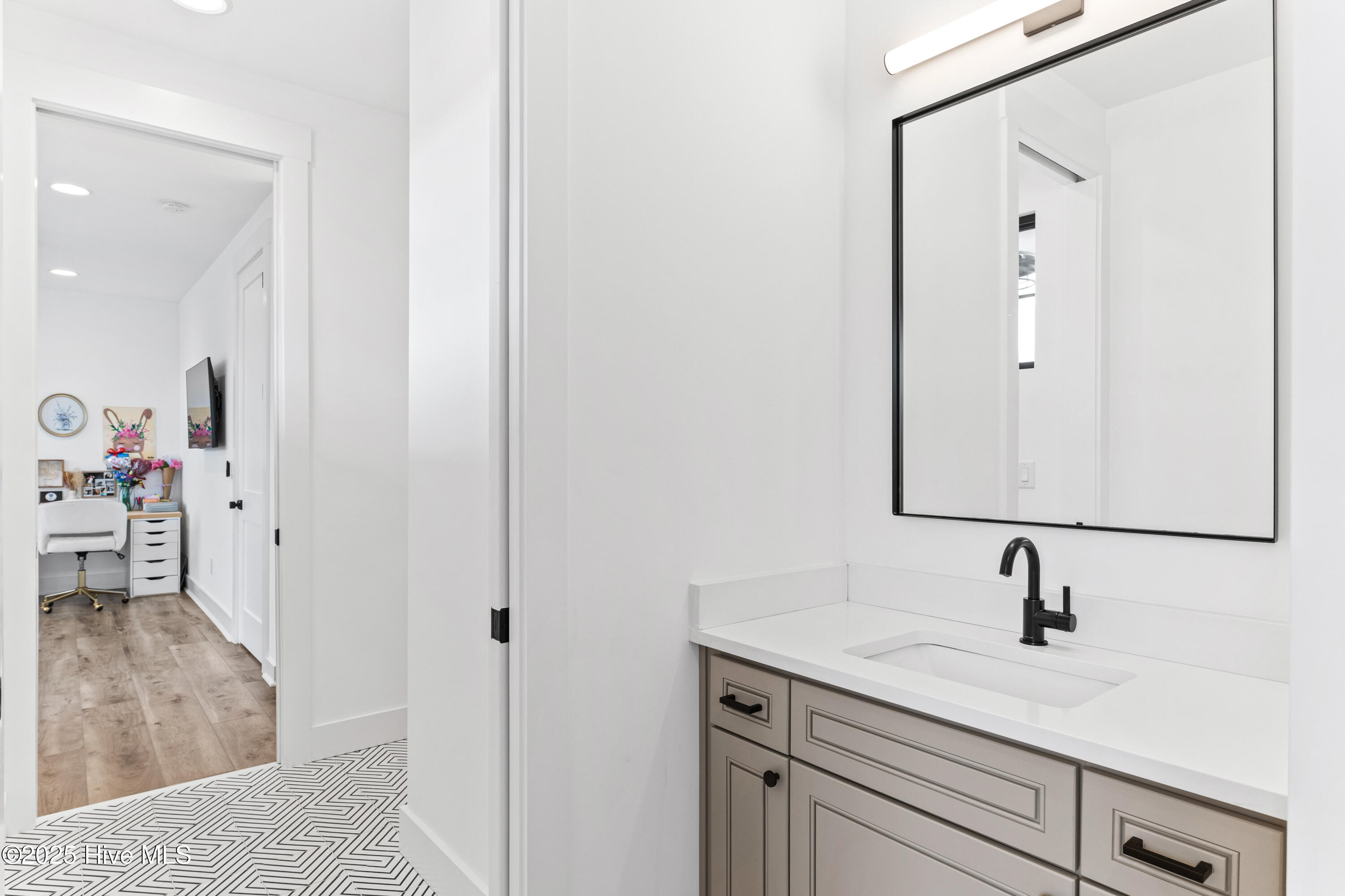 100534624 | Photo 44